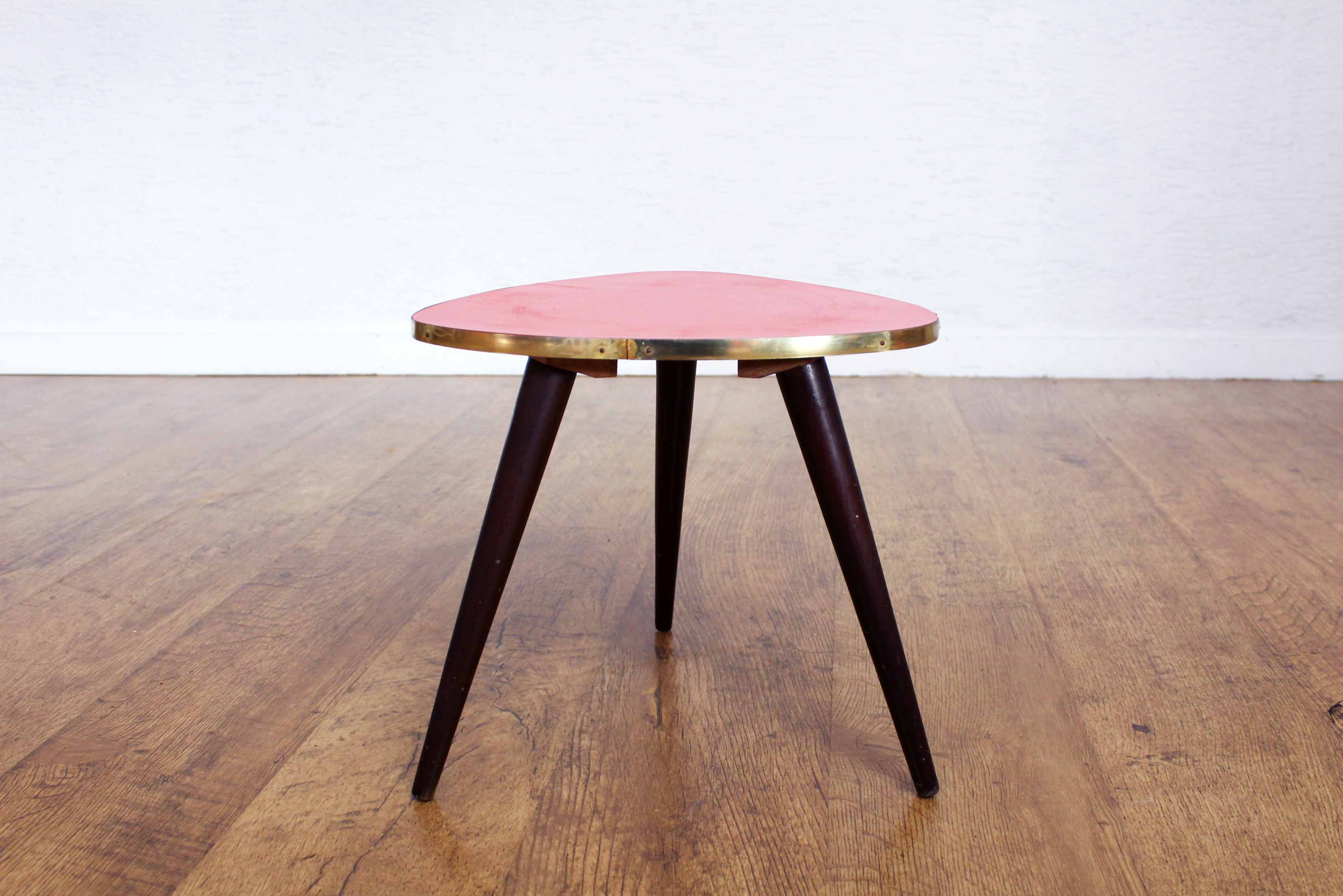 Tripod plants holder