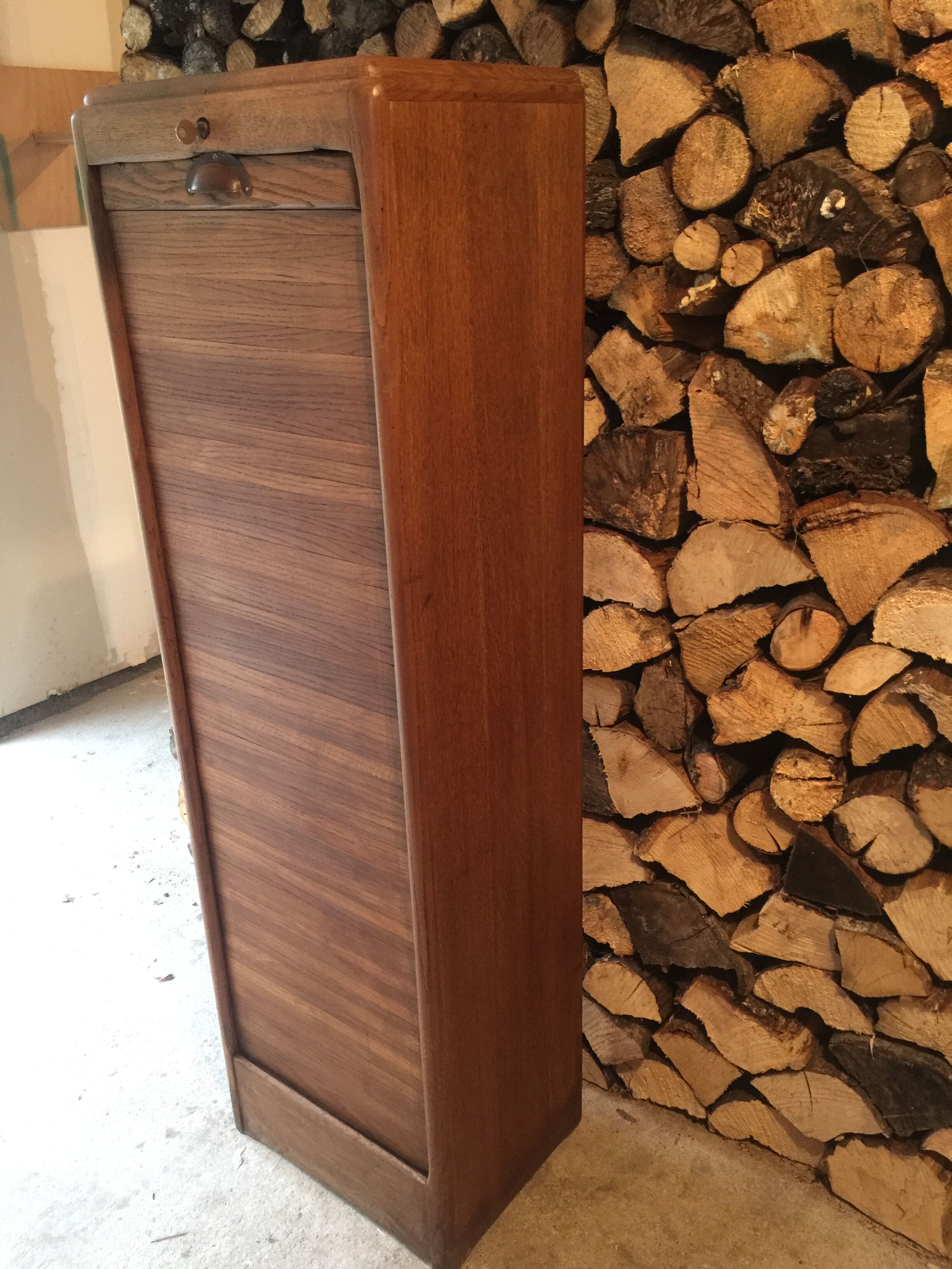 Light oak curtain binder