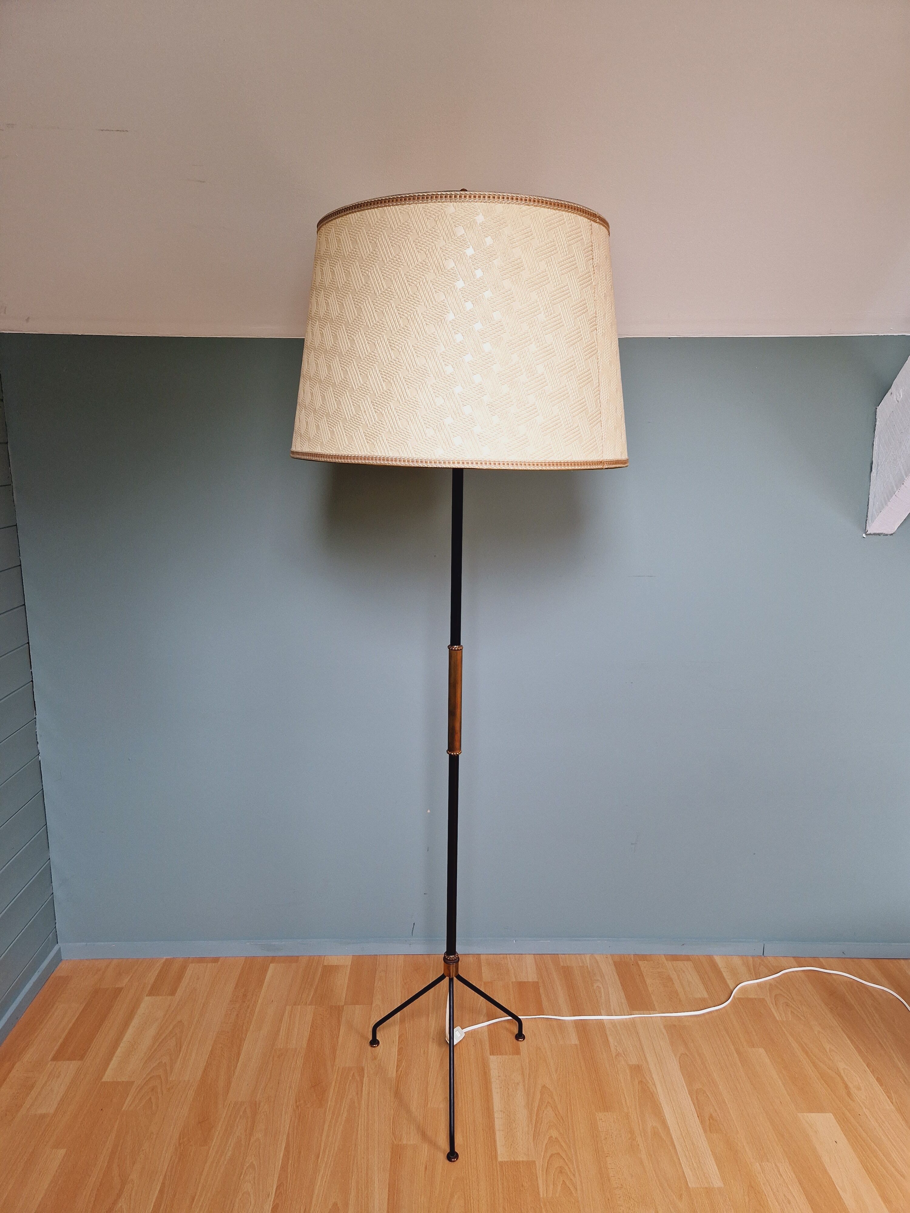 Vintage tripod floor lamp in black lacquered metal and brass, 50s