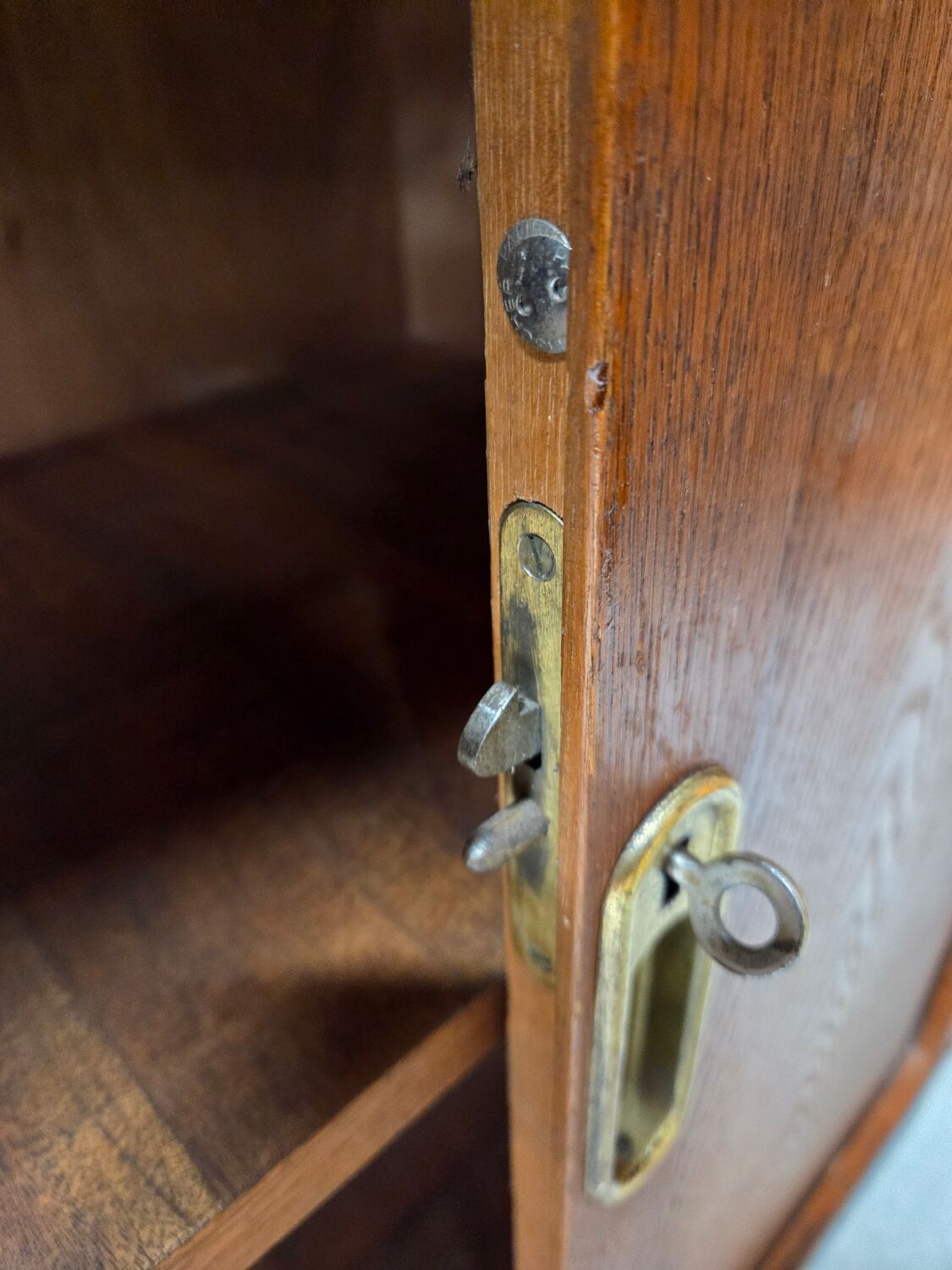 Meuble rideau rangement chêne 1960