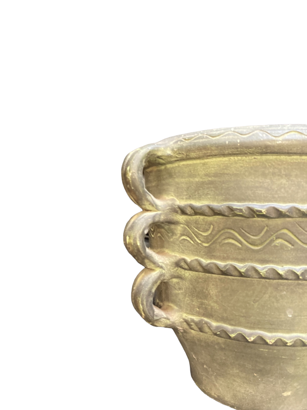 Cache pot en terre cuite patine bronze