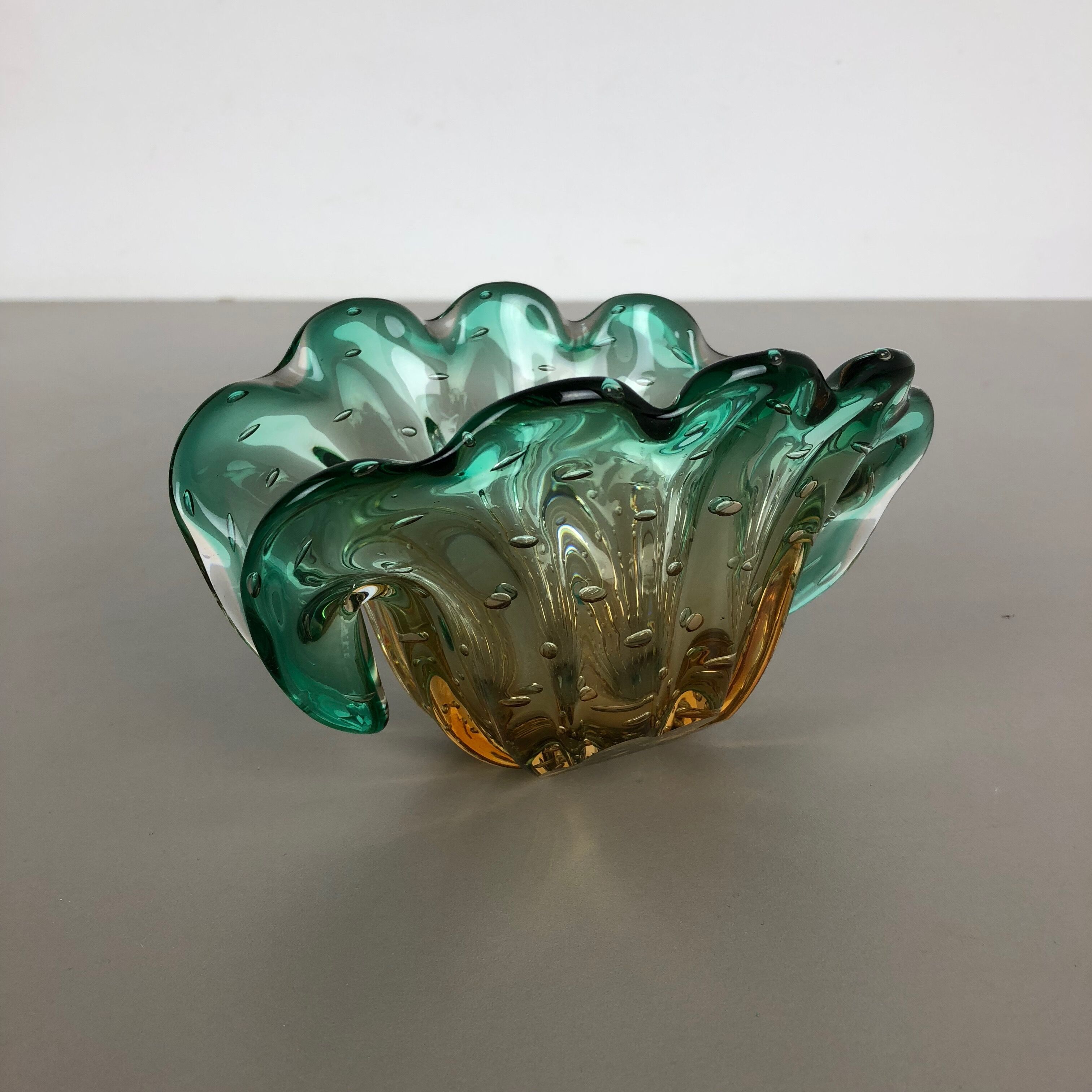 Seguso Bullicante bubble Murano glass shell bowl, 1970s