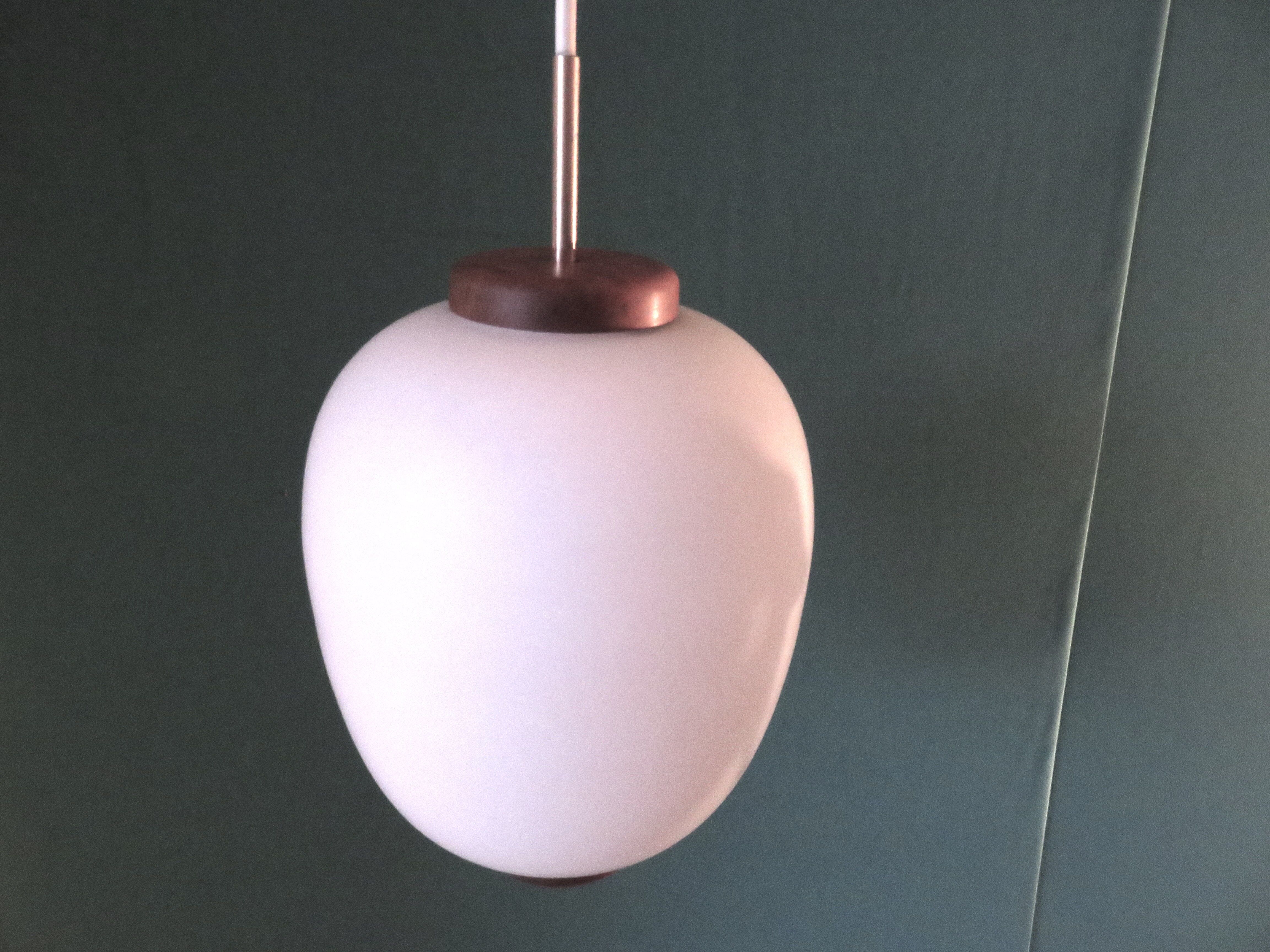 Suspension en opaline de Bent Karlby, Danemark, 1950