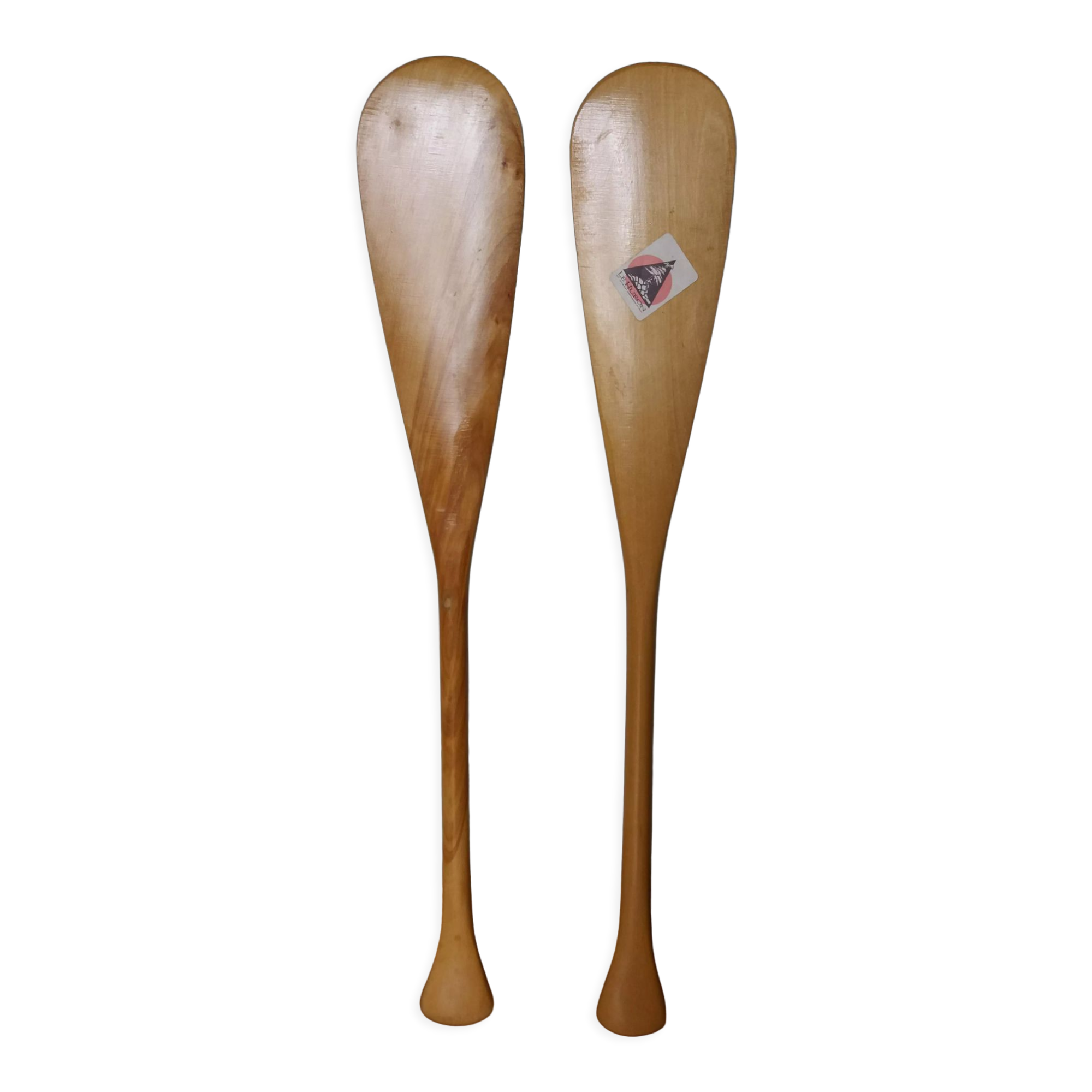 Paddles Native American rows