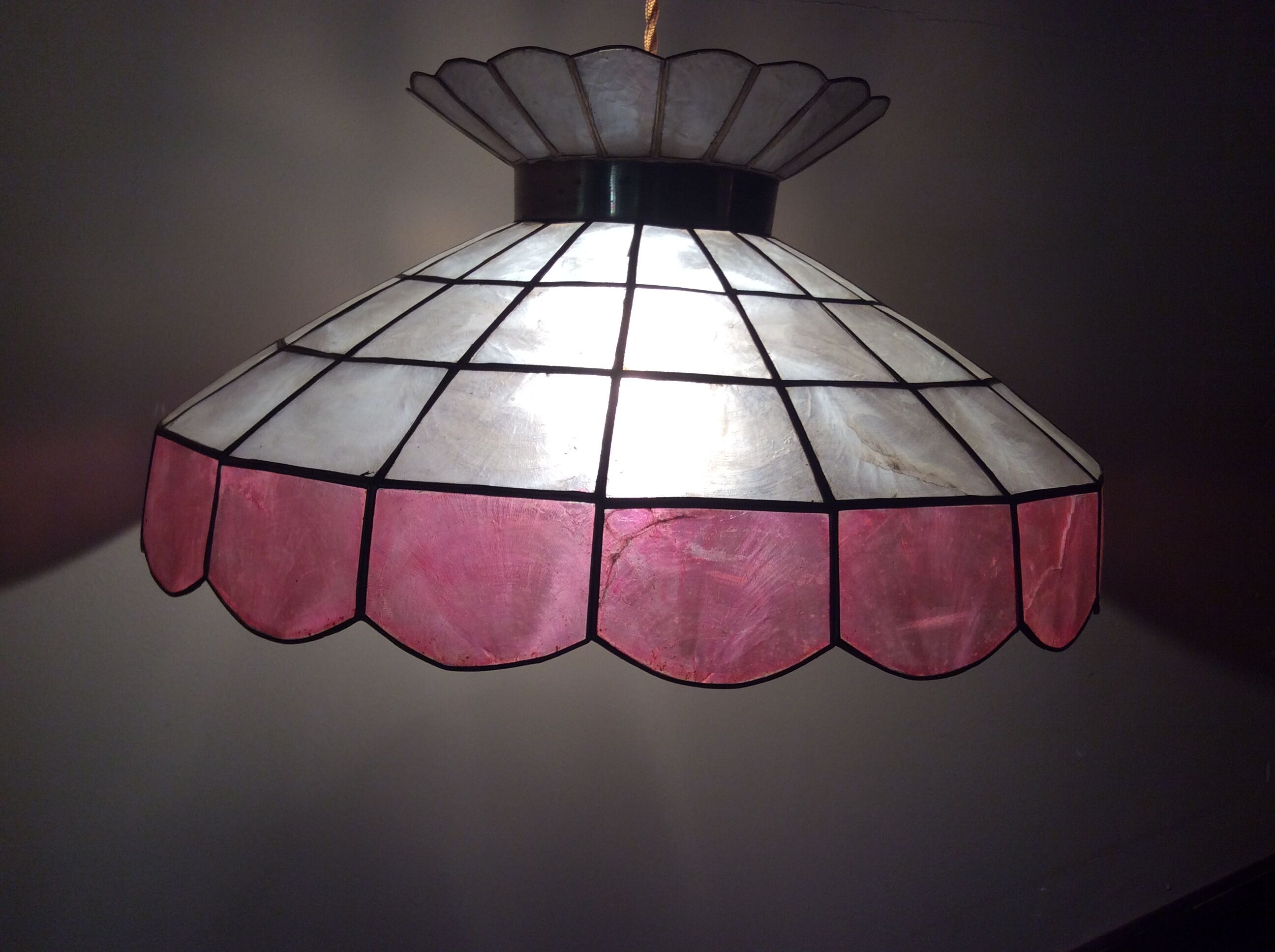 Mother-of-pearl suspension