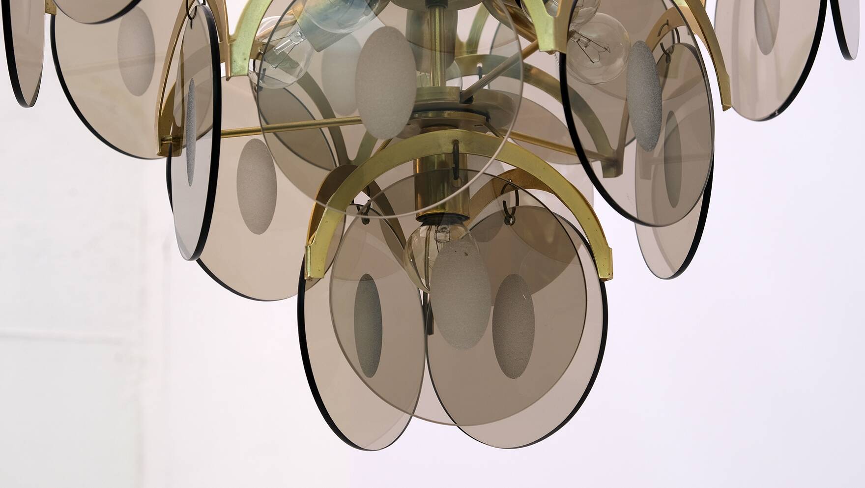Gino Vistosi Mid-Century Modern Amber Glass and Brass Chandelier, 1970s