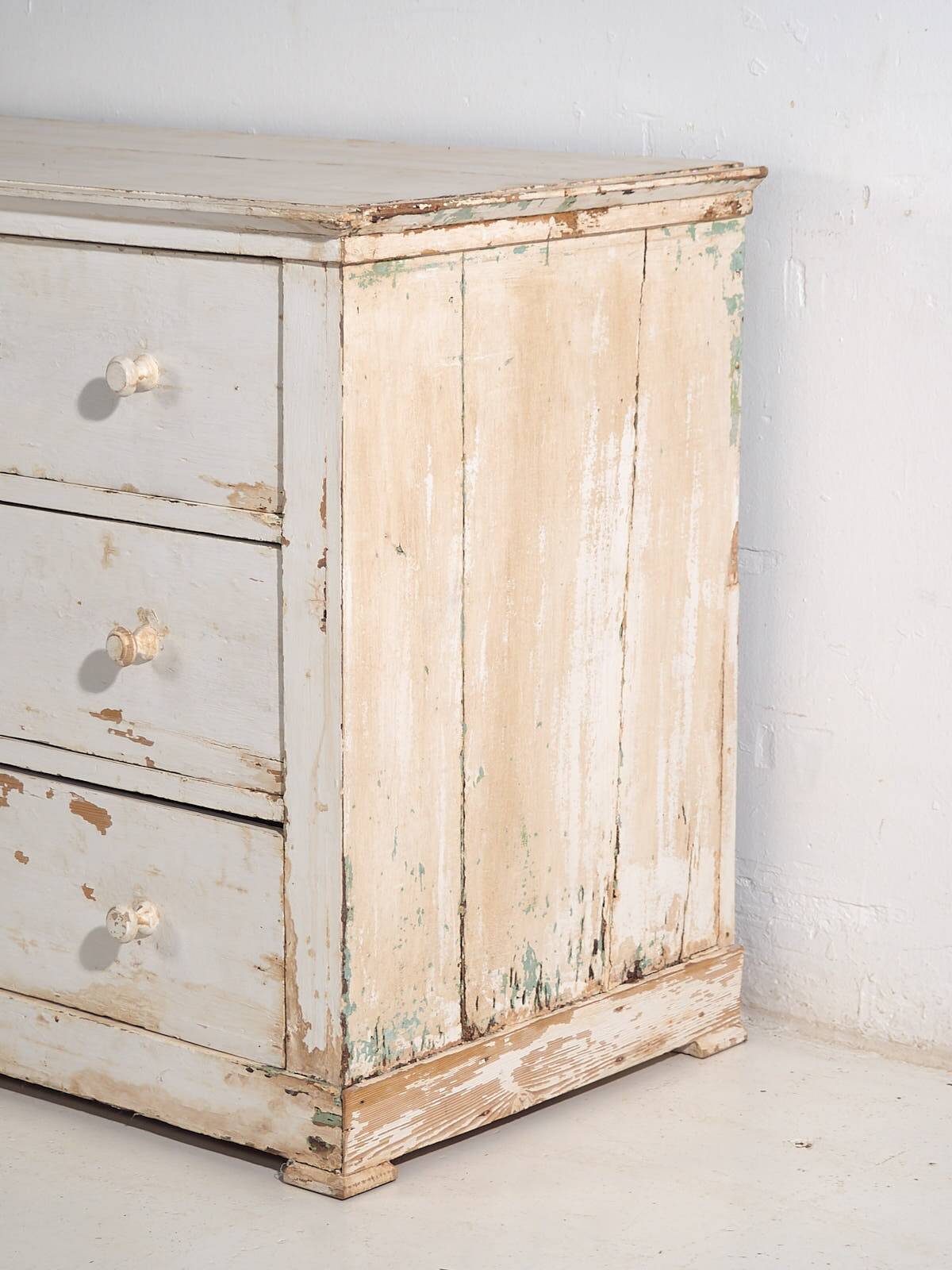 Antique white chest of drawers (c.1920)