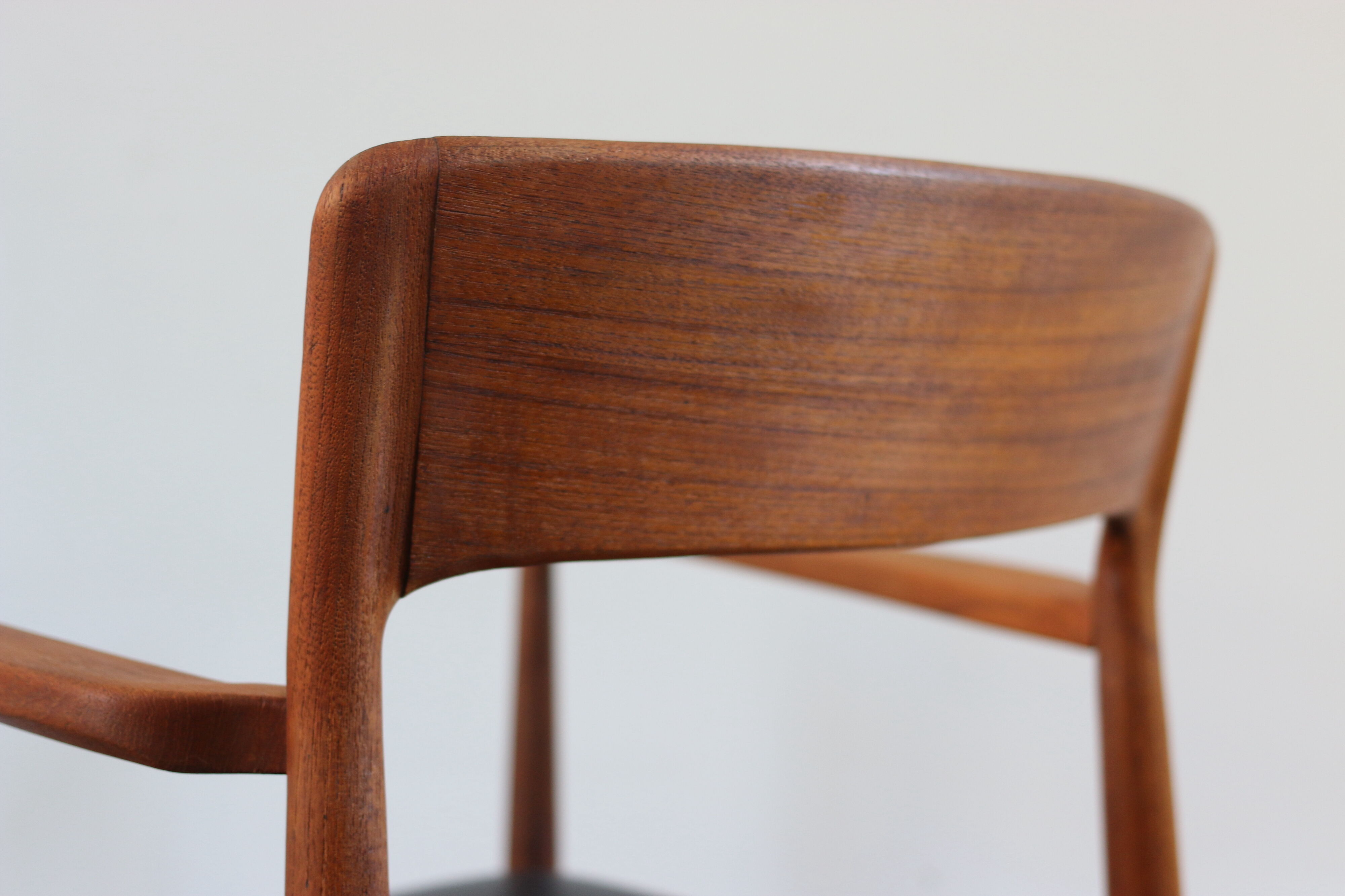 Scandinavian chair in Teak Henning Kjaernulf 1960