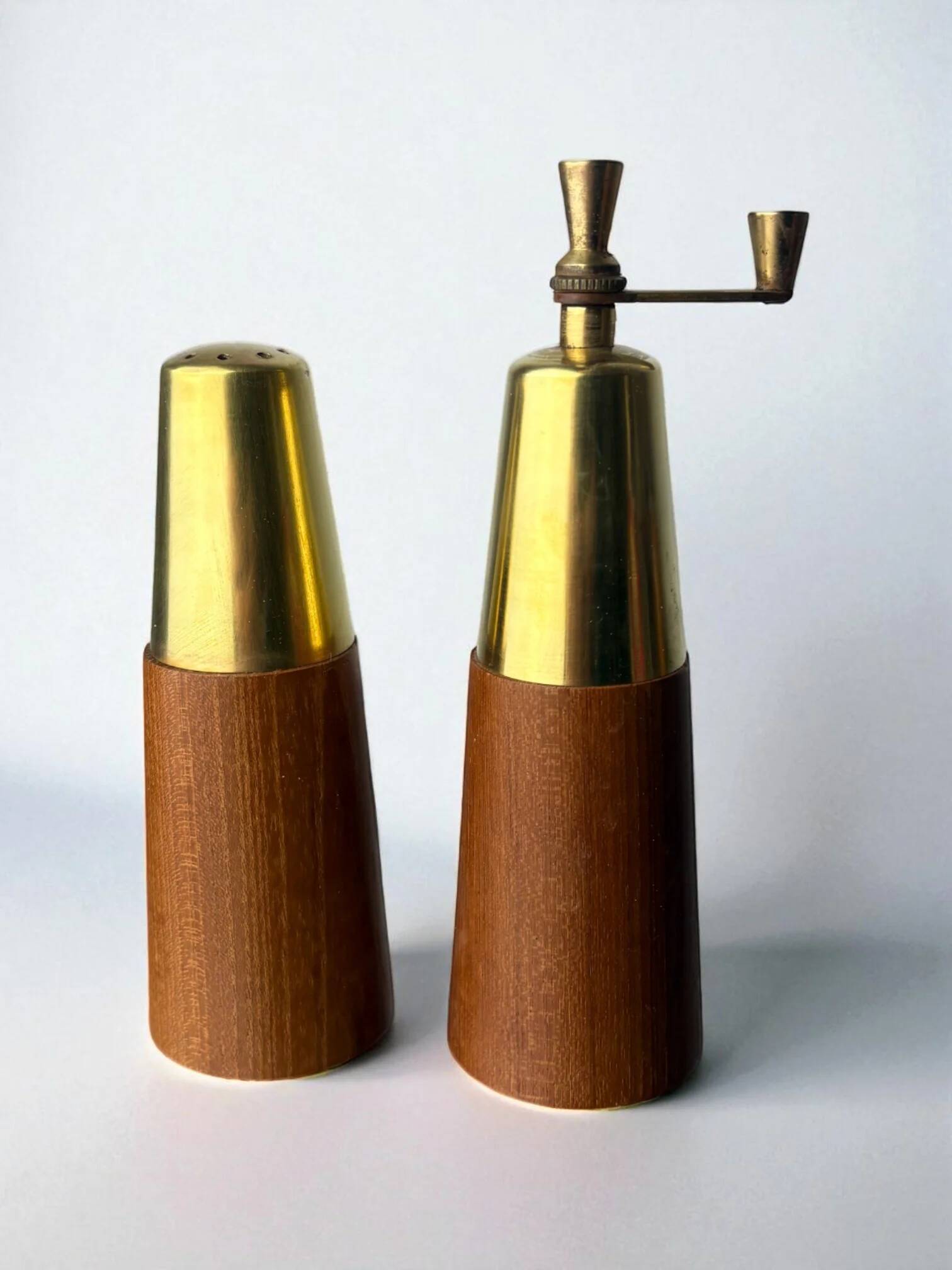 Salt shaker and pepper mill in rosewood and brass, Italy, 1970s