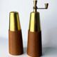 Salière et moulin à poivre en bois de rose et laiton, Italie, années 1970