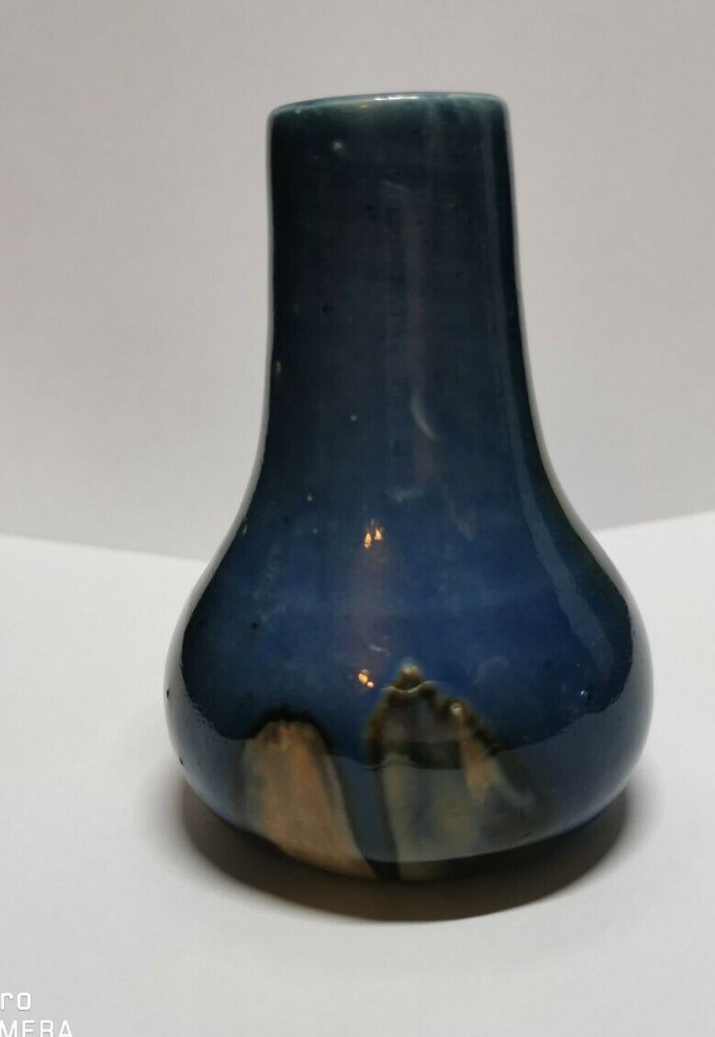 Vase à identifier en céramique vernisée.