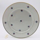 Series of 6 mismatched dinner plates.