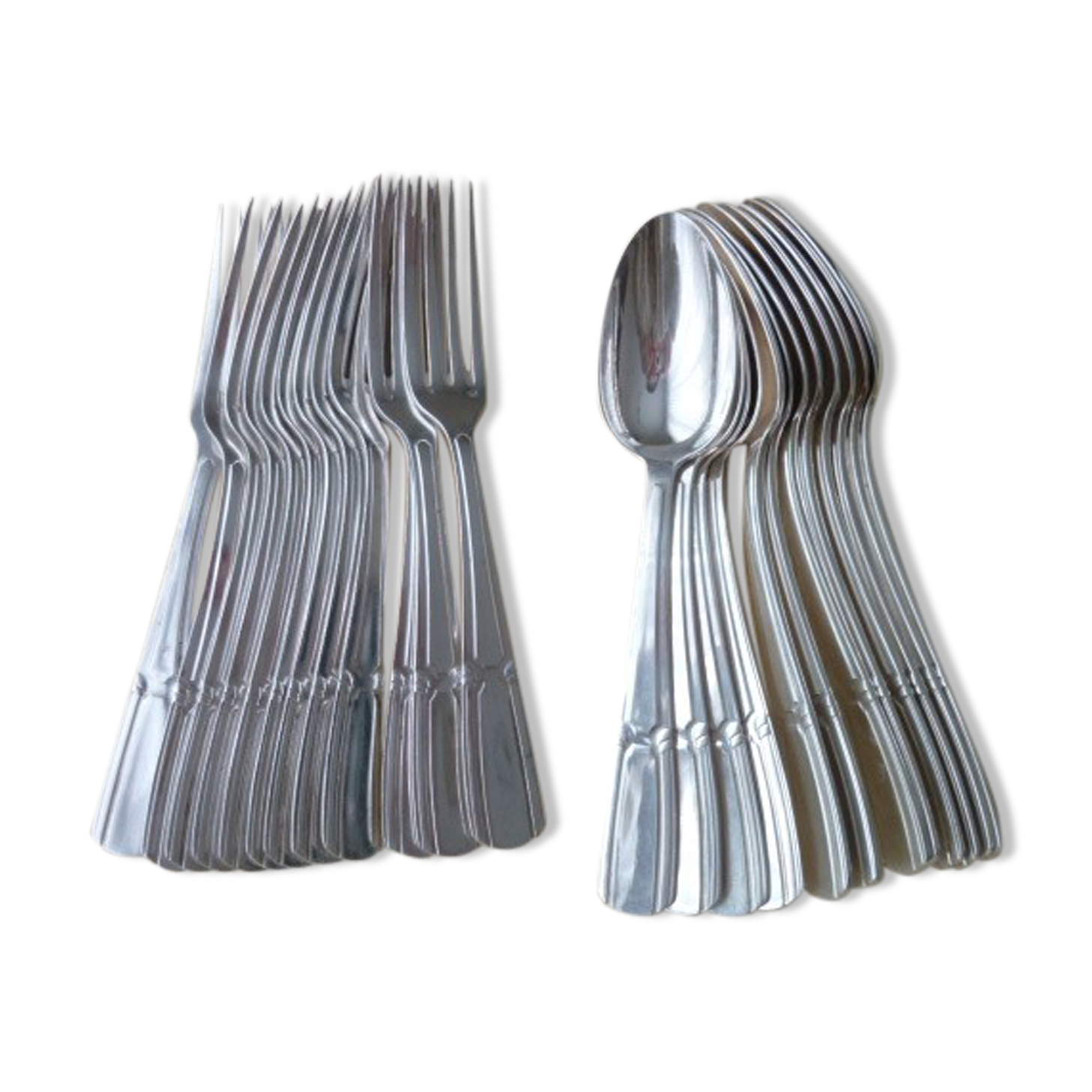 Ménagère 24 couverts de table métal argenté 84 G  SFAM