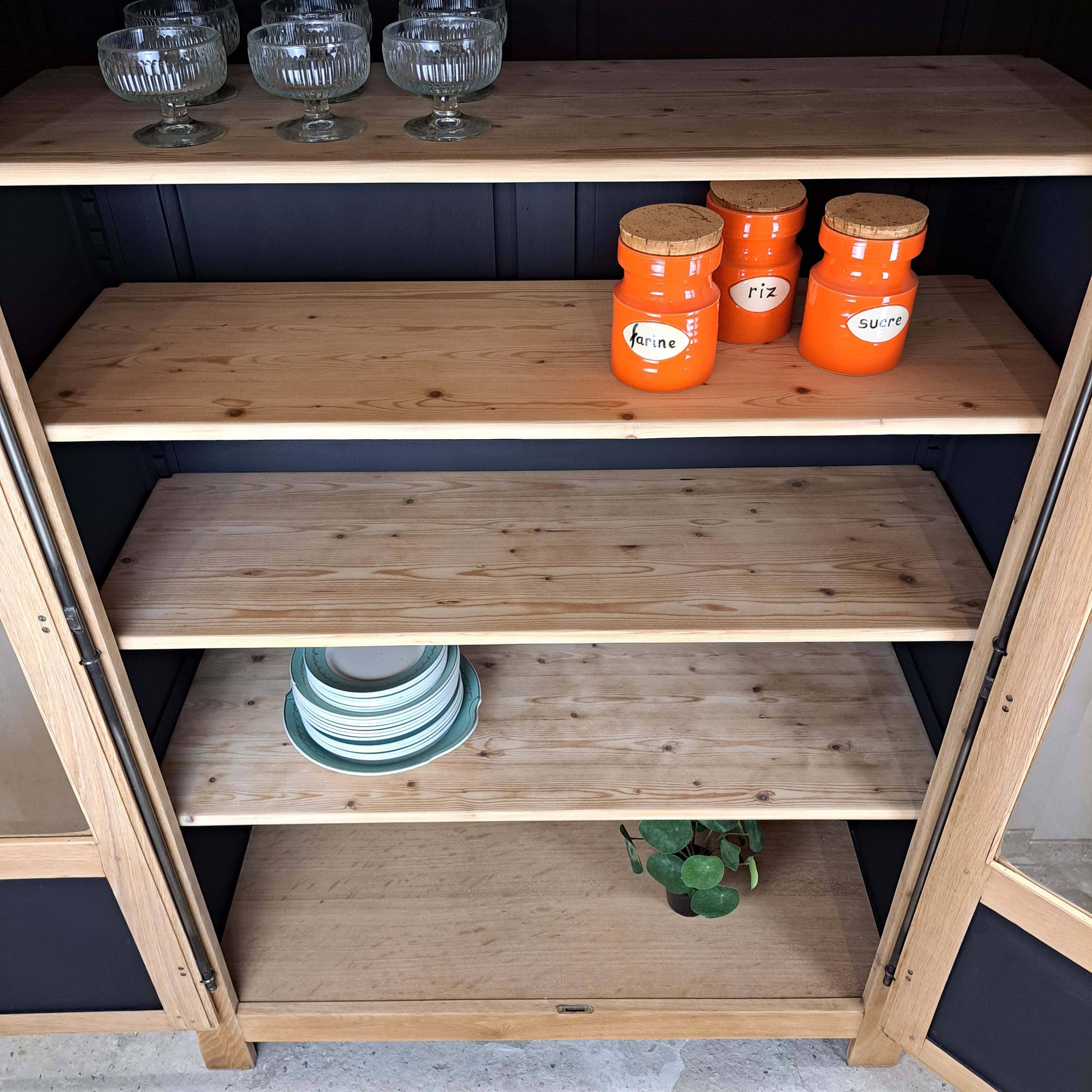 GLASS CABINET IN SOLID OAK