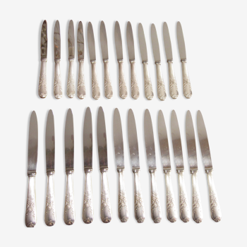 24 silver metal knives