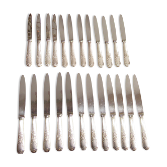 24 silver metal knives