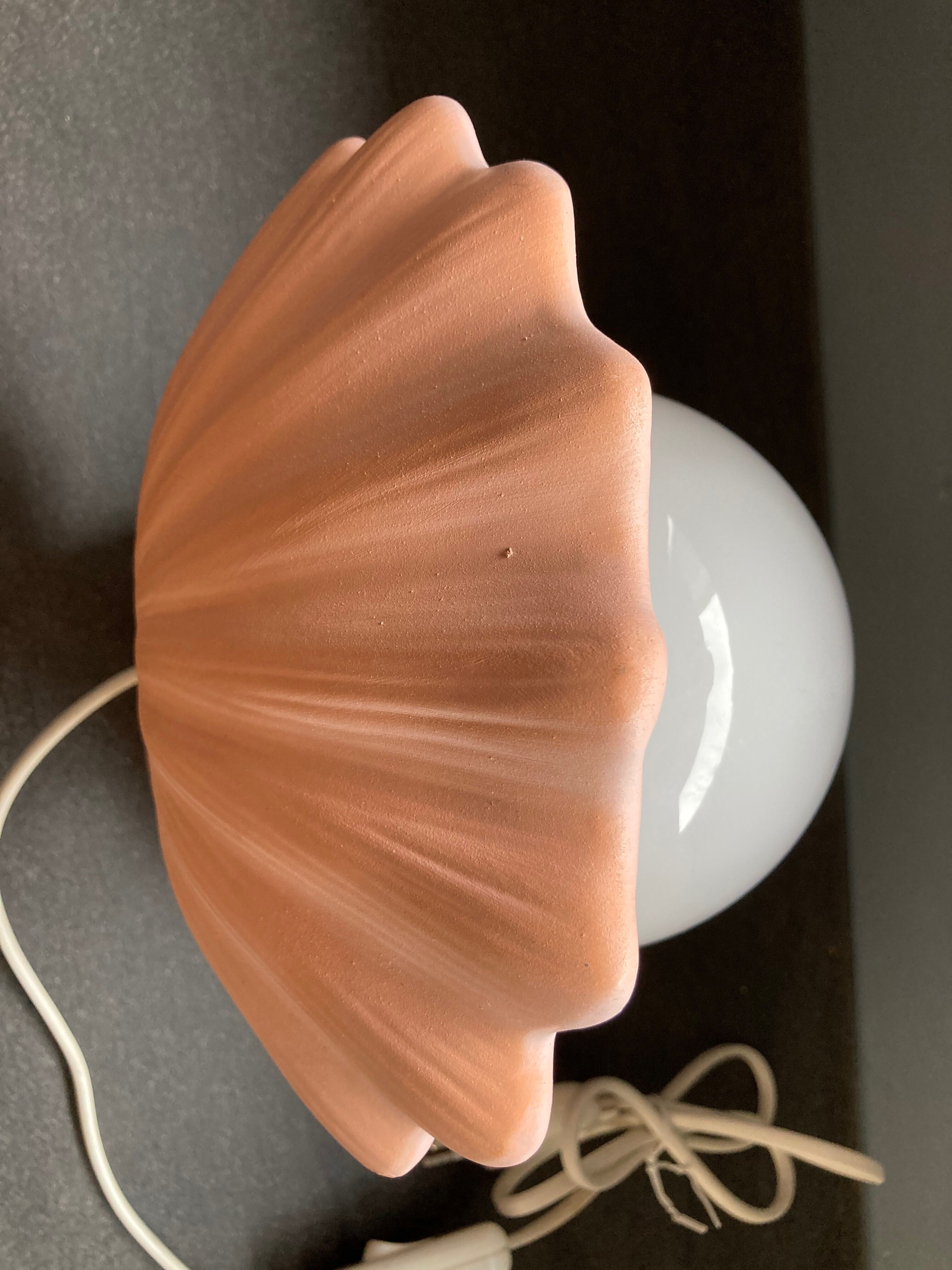 Lampe coquillage céramique et opaline années