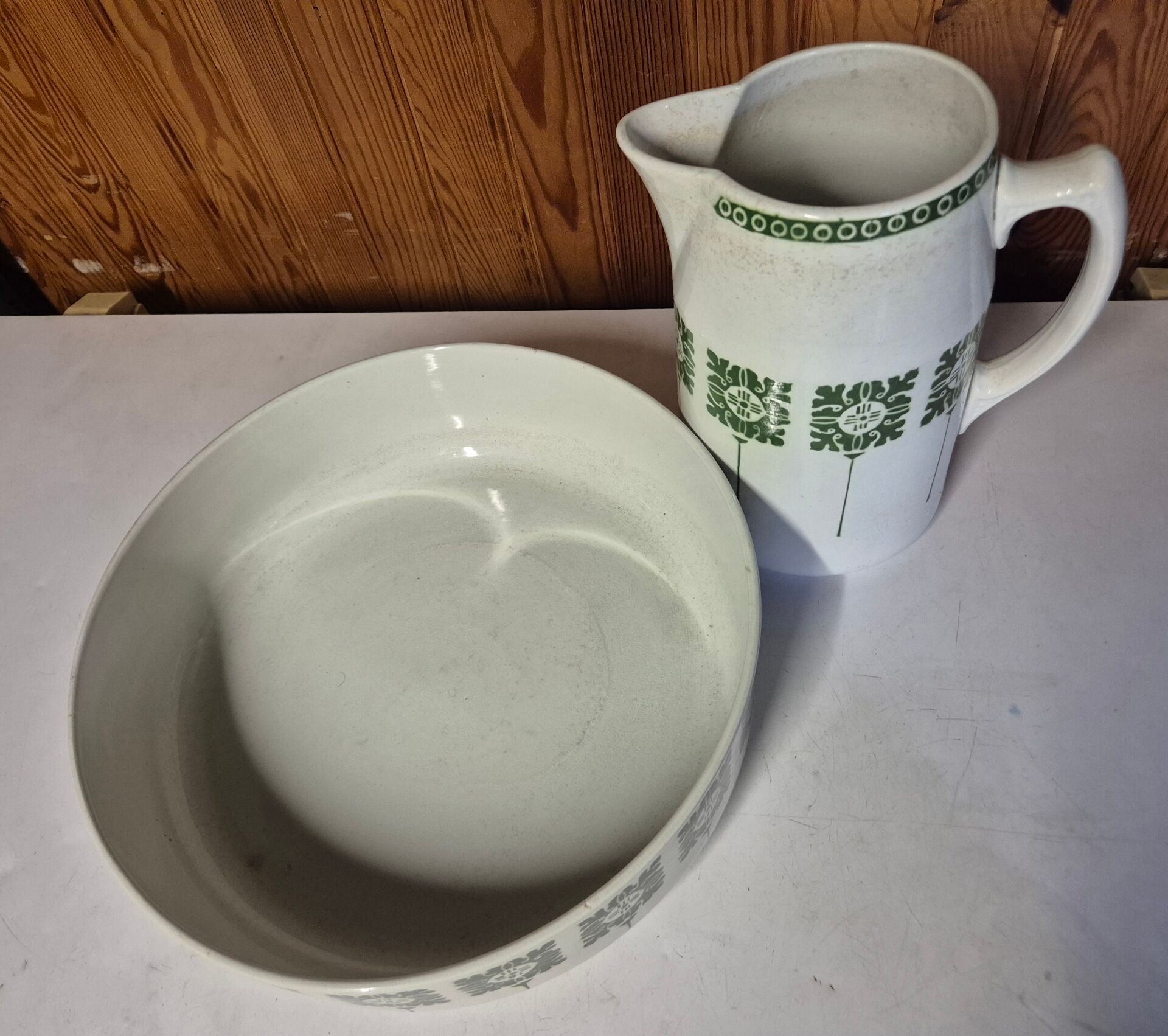 Basin and bowl Badonviller model Sofia white ceramic with green patterns.