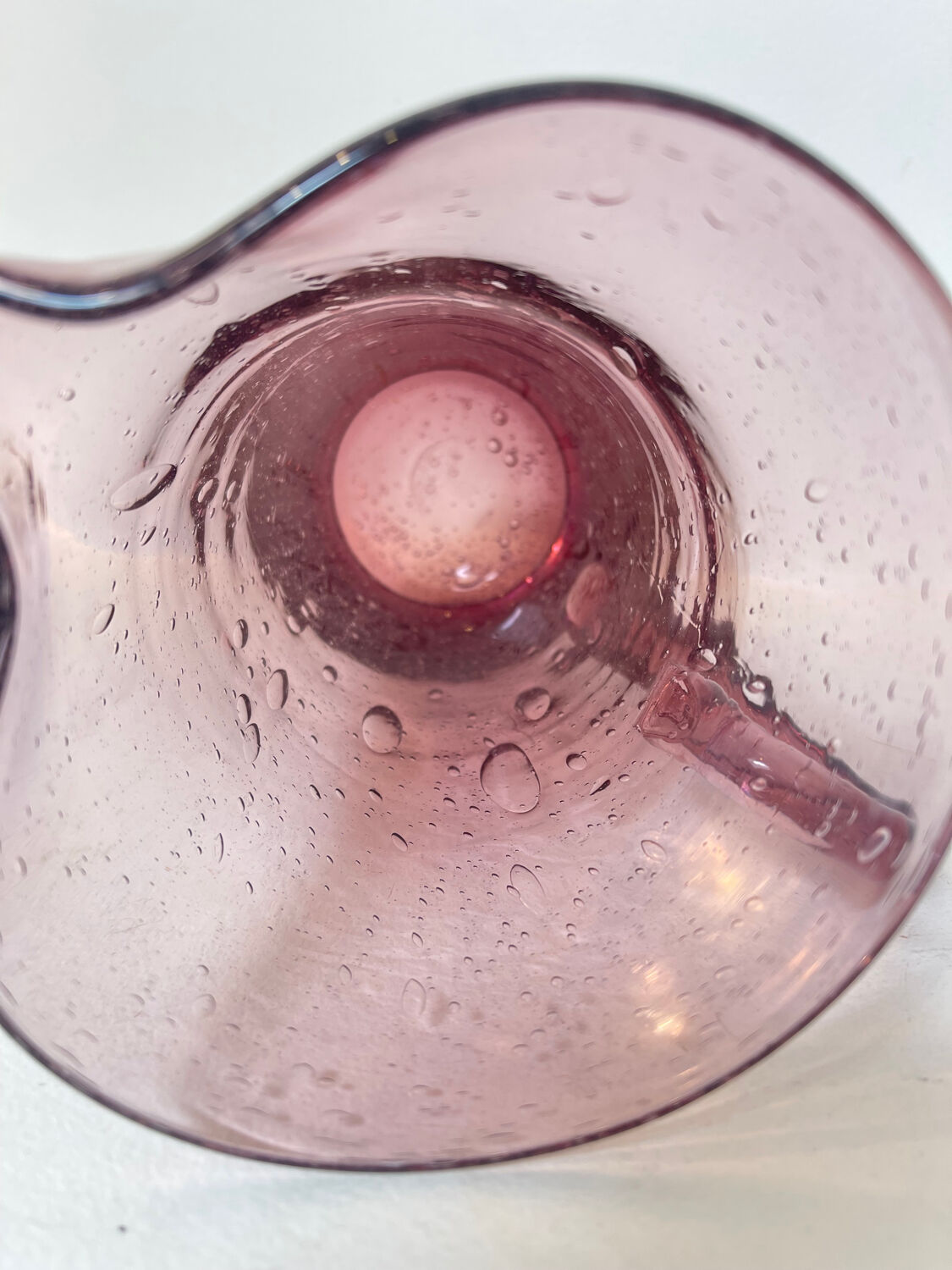 Vintage amethyst pink blown glass jug – bubble design from the 60s/70s