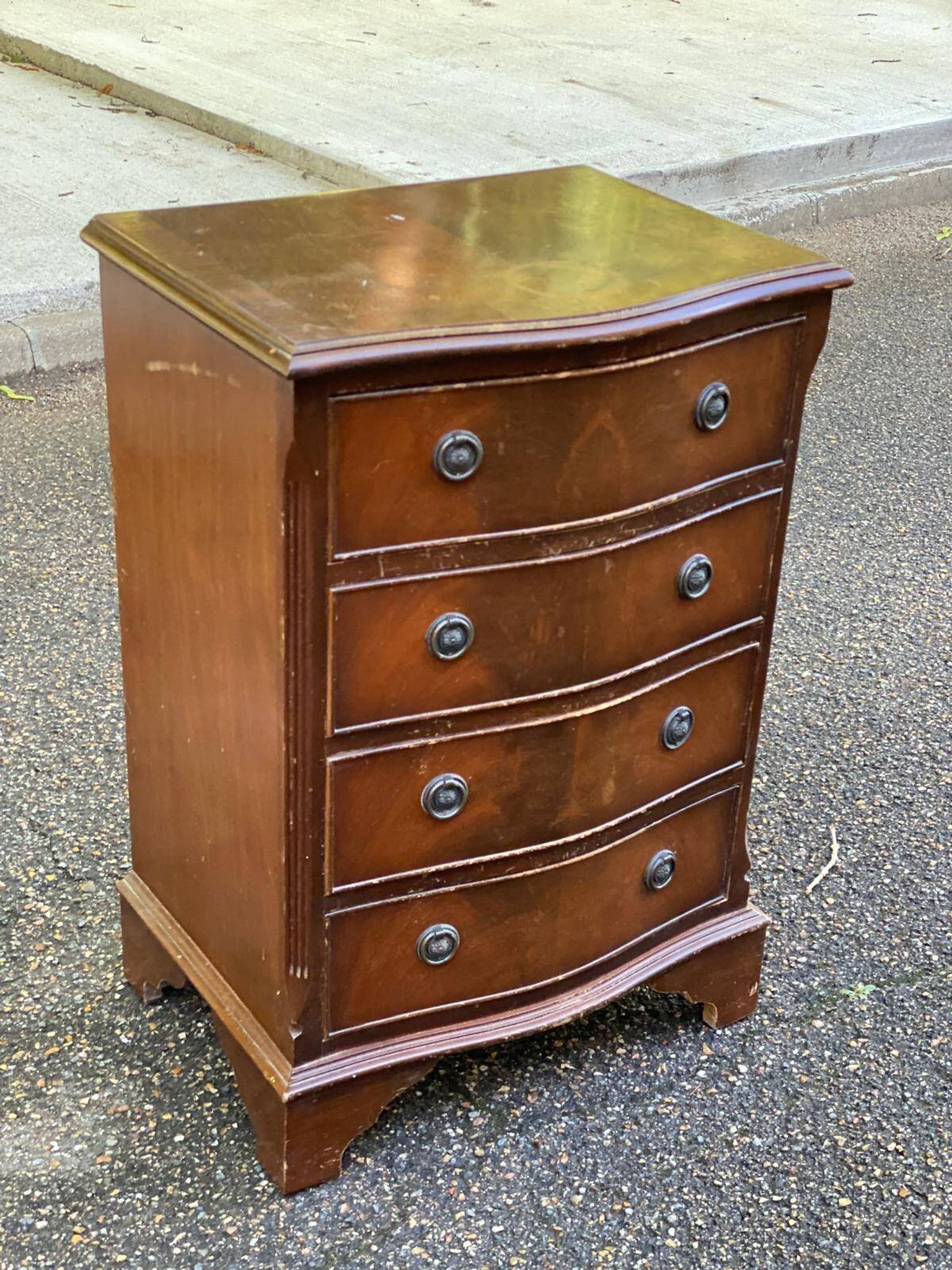2 commodes anglaises en bois avec 4 tiroirs