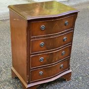 2 commodes anglaises en bois avec 4 tiroirs