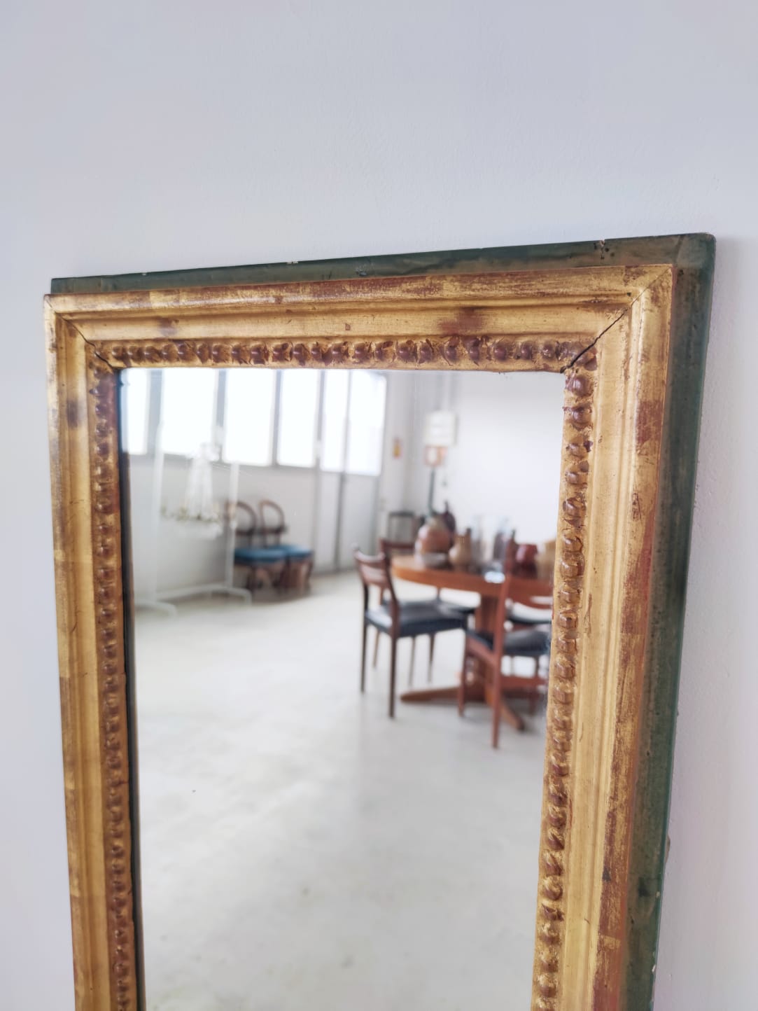Rectangular foot mirror with pearl mesh