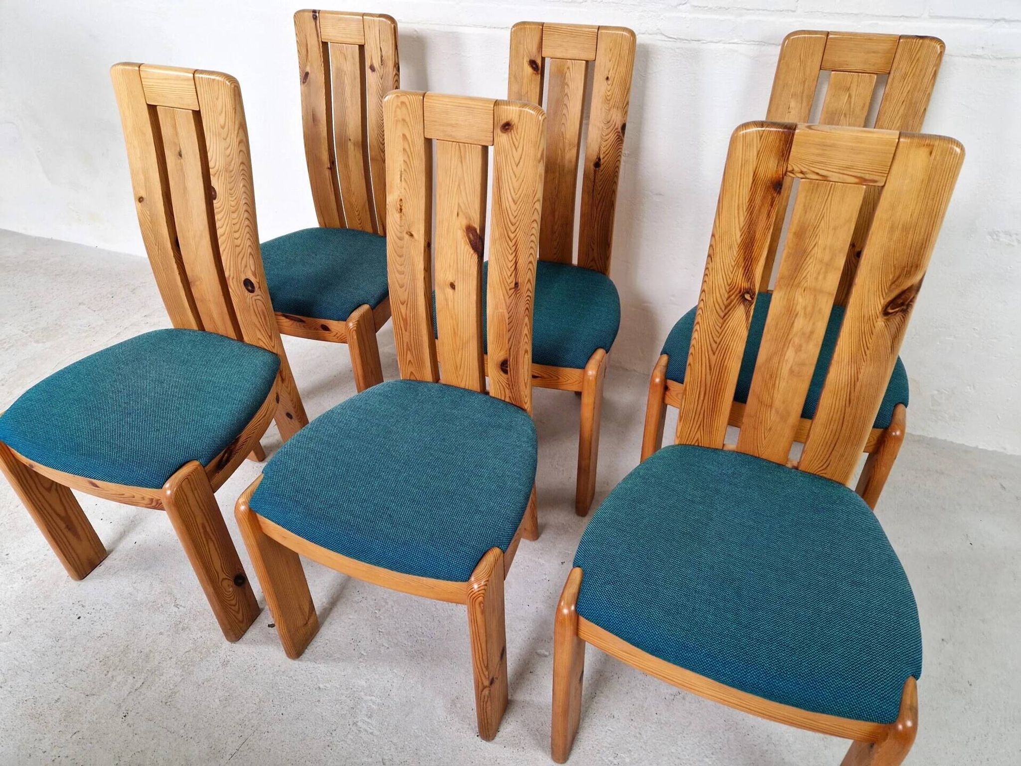 Ensemble de 6 chaises de salle à manger en pin danois, années 1970.