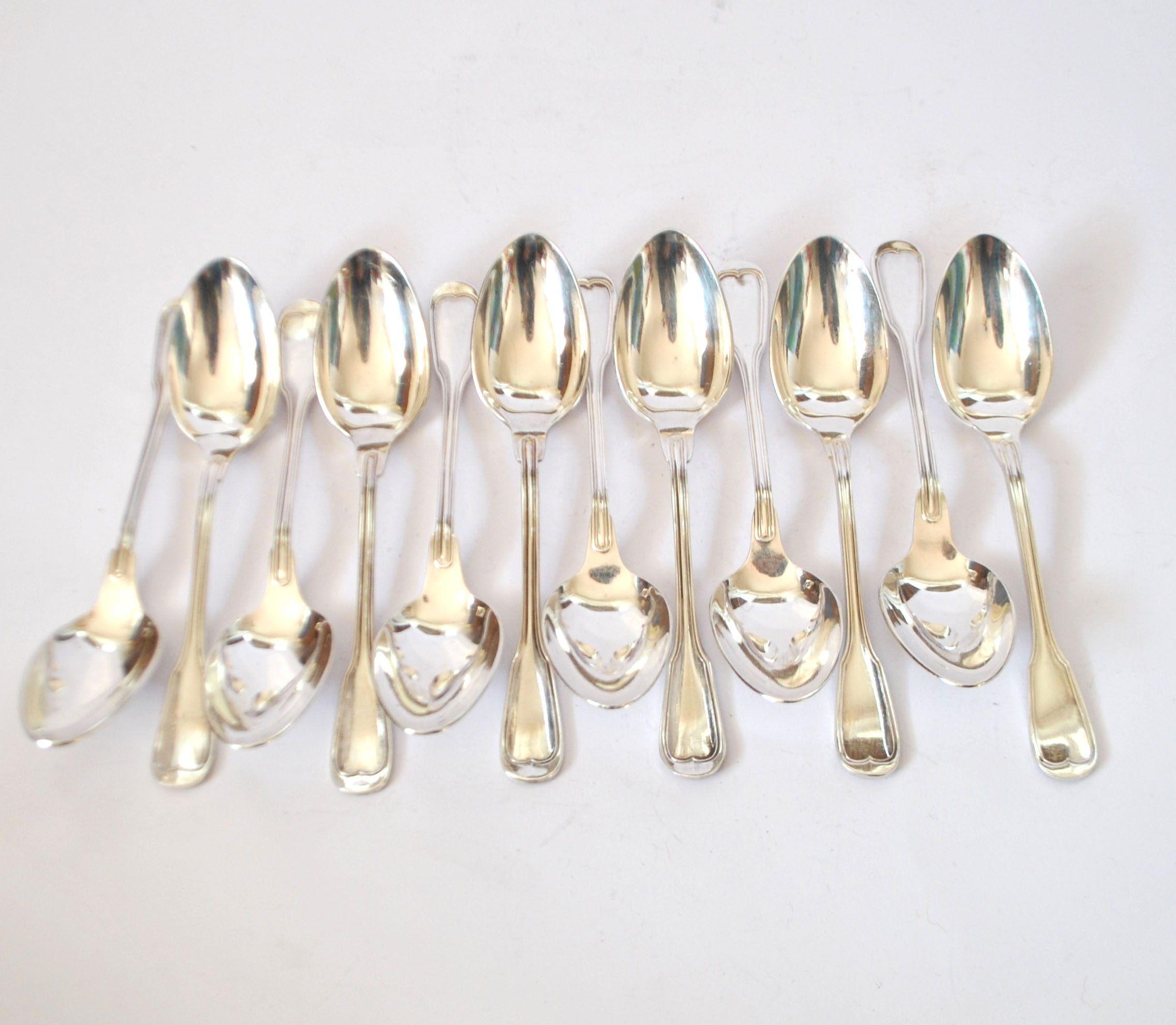 12 cuillères à dessert, café anciennes St Médard modèle filet style Chinon