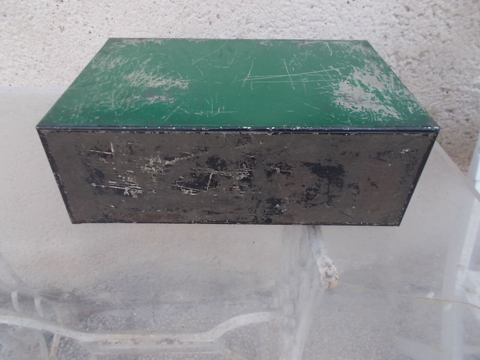 Iron flapper box