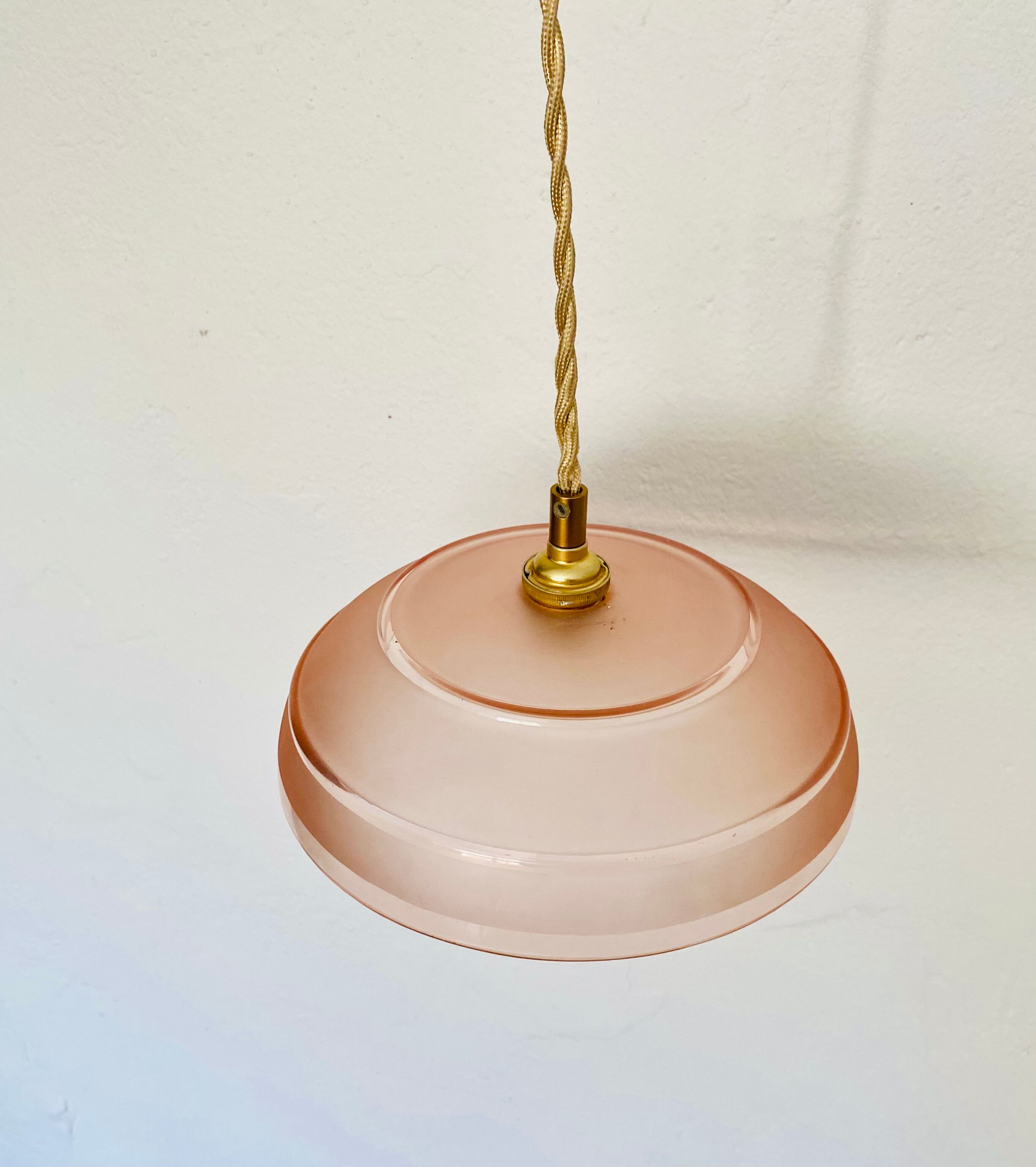 Pink glass suspension, fabric cable, ceramic rosette
