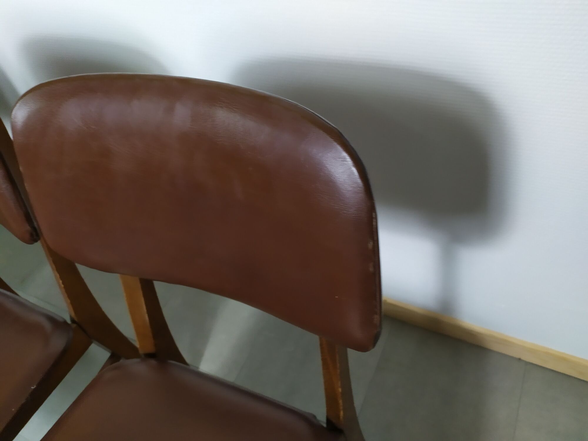 Suite de 6 chaise bois skaï marron brus vintage année 50 - 60