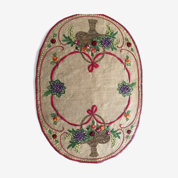 Napperon ancien ovale broderie fait main 36x50