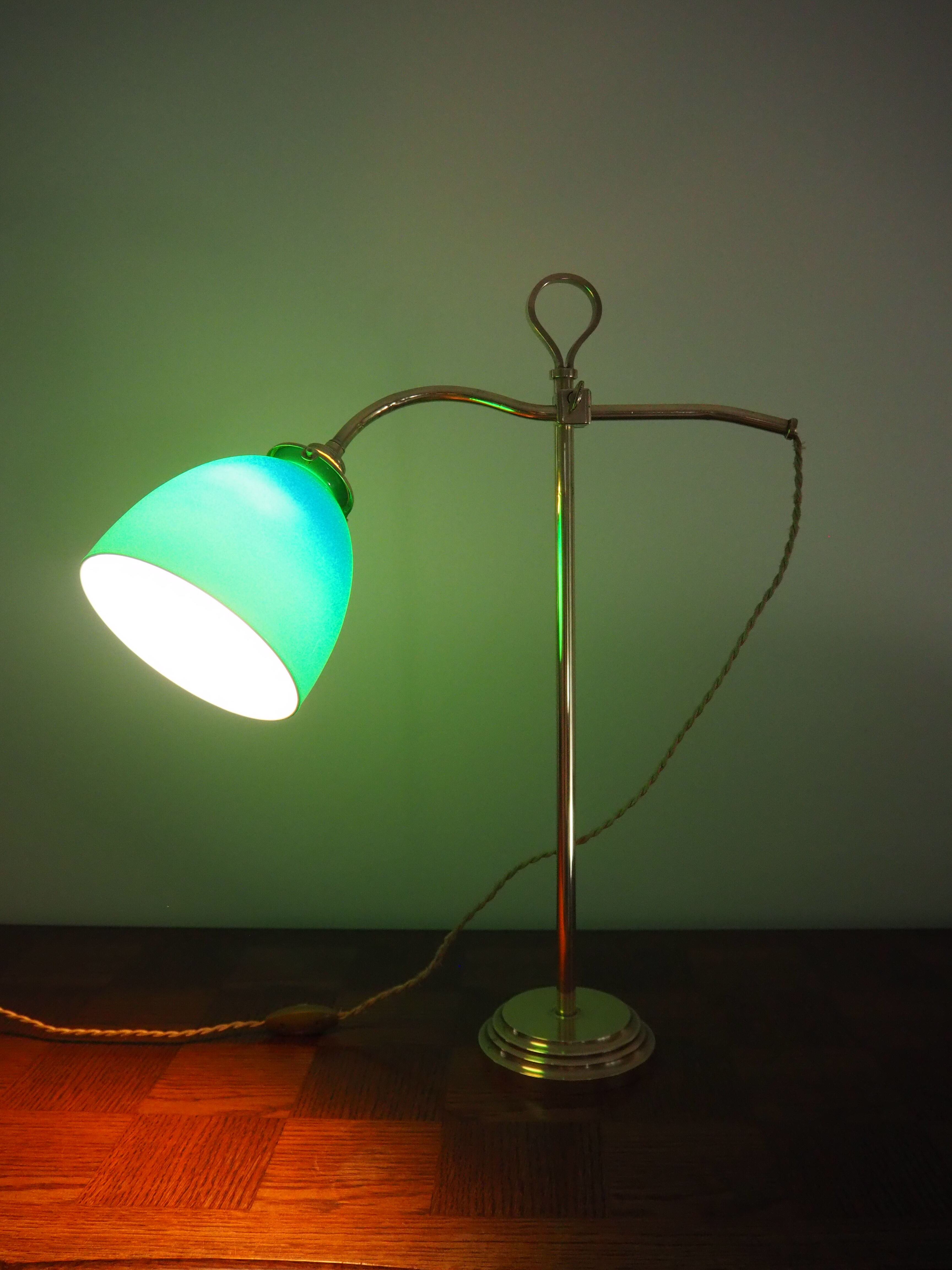 Desk lamp in brass with a swan neck and green opaline glass.