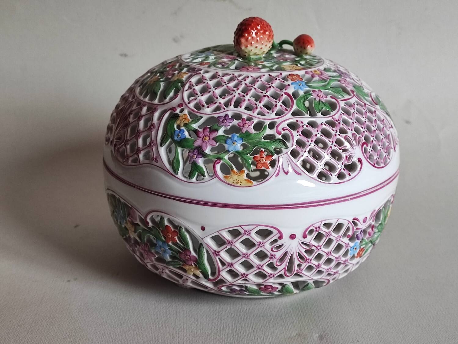 Herend porcelain bonbonnière