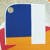Graphic round table setting