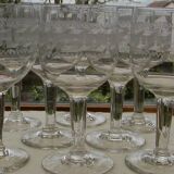 Lot de 8 verres ballon anciens en verre gravé. Frise à la Grecque.