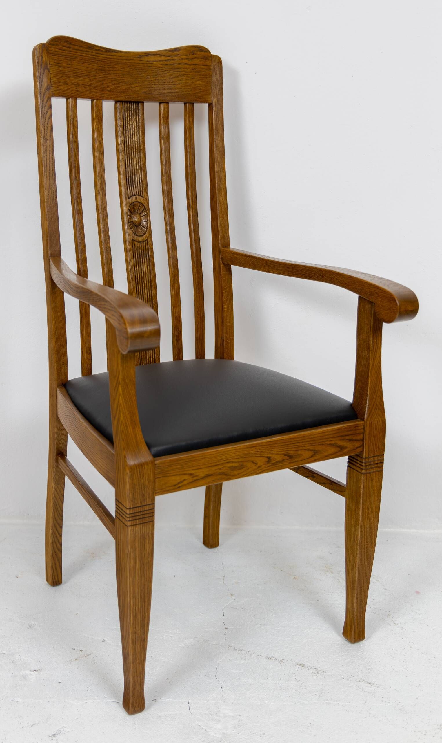 Set of 6 Art Nouveau chairs and armchairs in oak and leather.