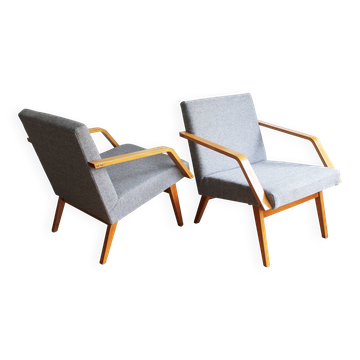 Paire de fauteuils des années 1970 par Mier avec un nouveau tissu.