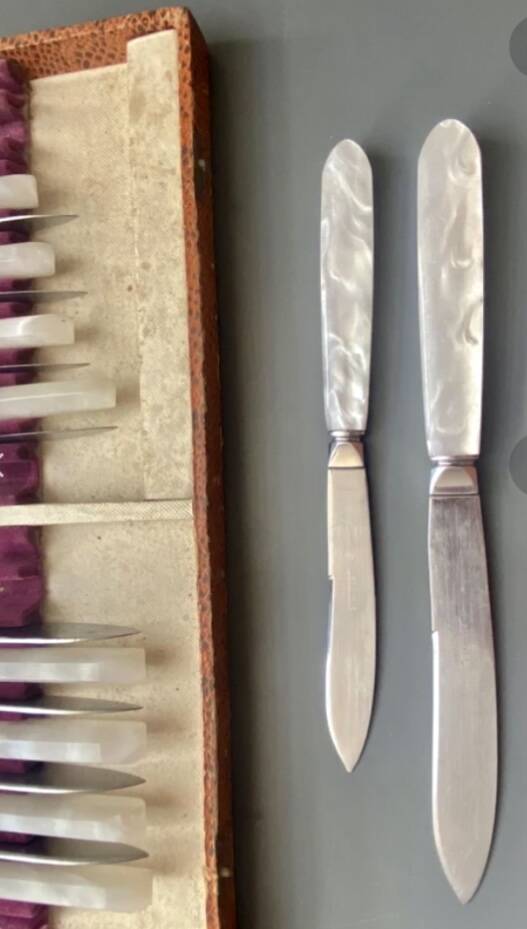 Cutlery sets, knives. Cutler Claude Sauzedde.