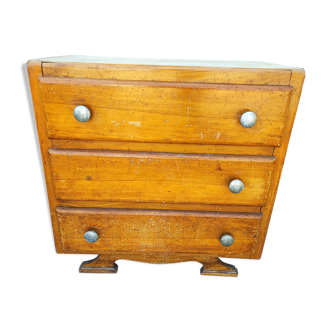 Vintage chest of drawers to repaint