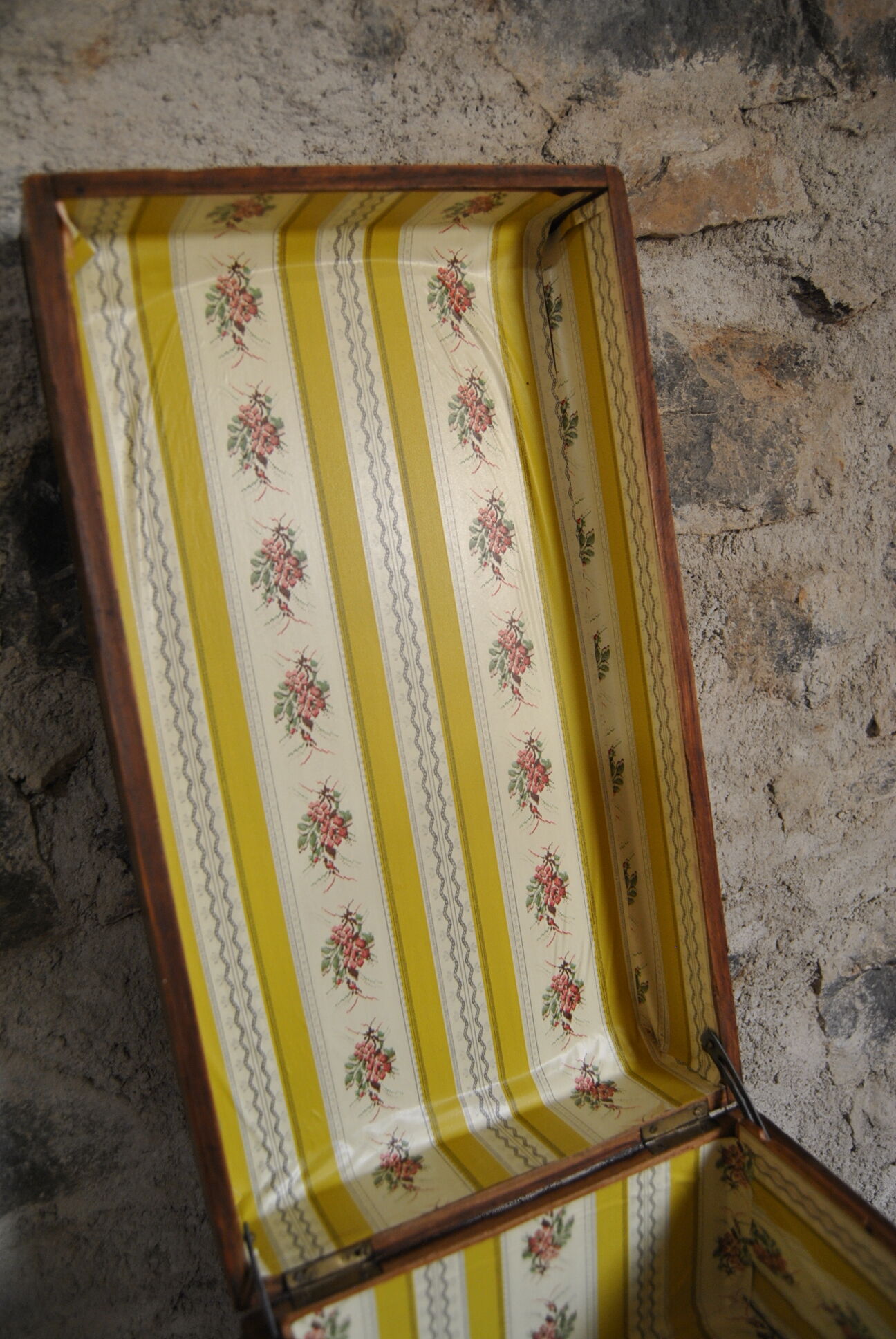 Vintage lined interior wooden long box