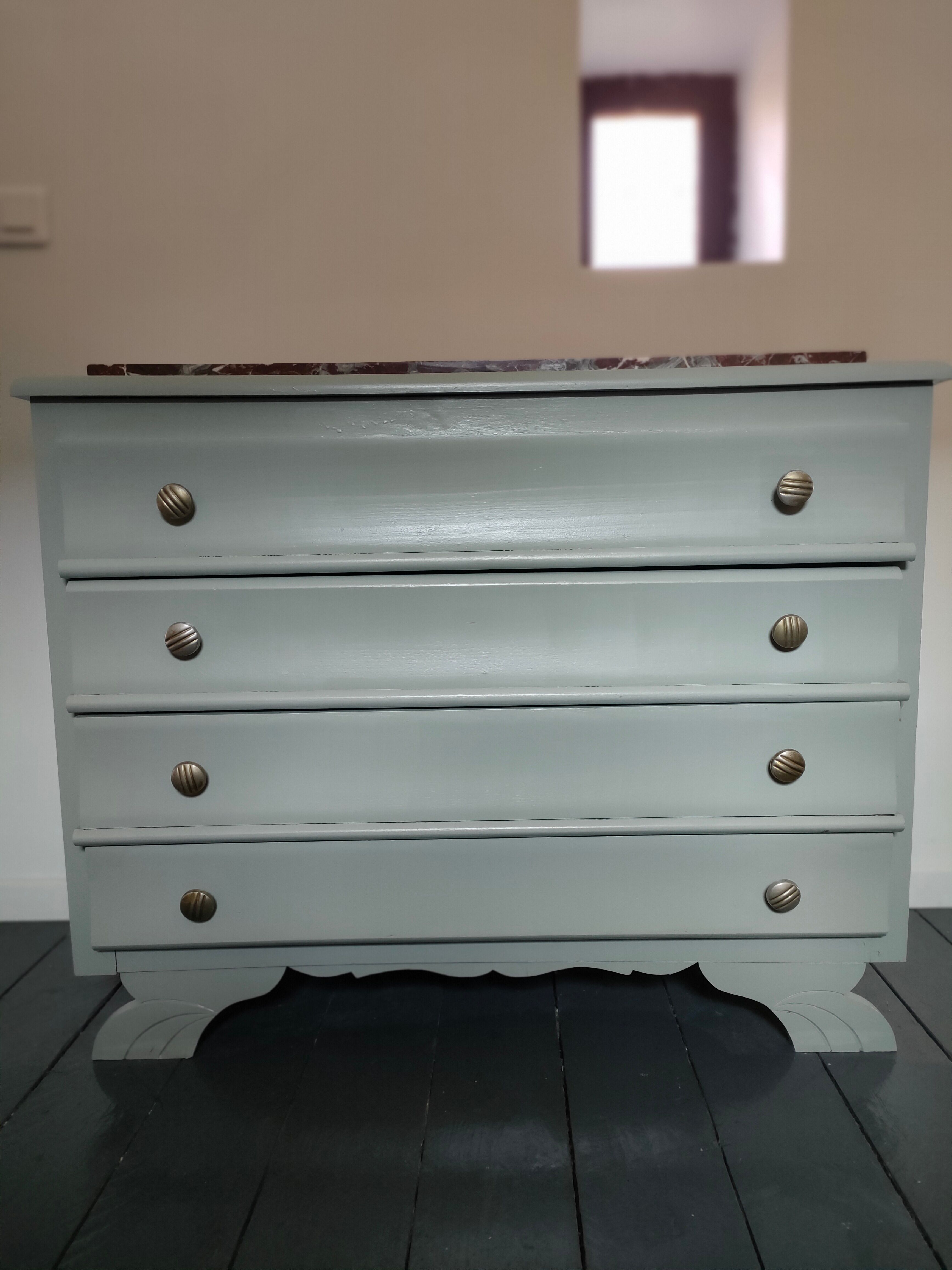 Chest of drawers