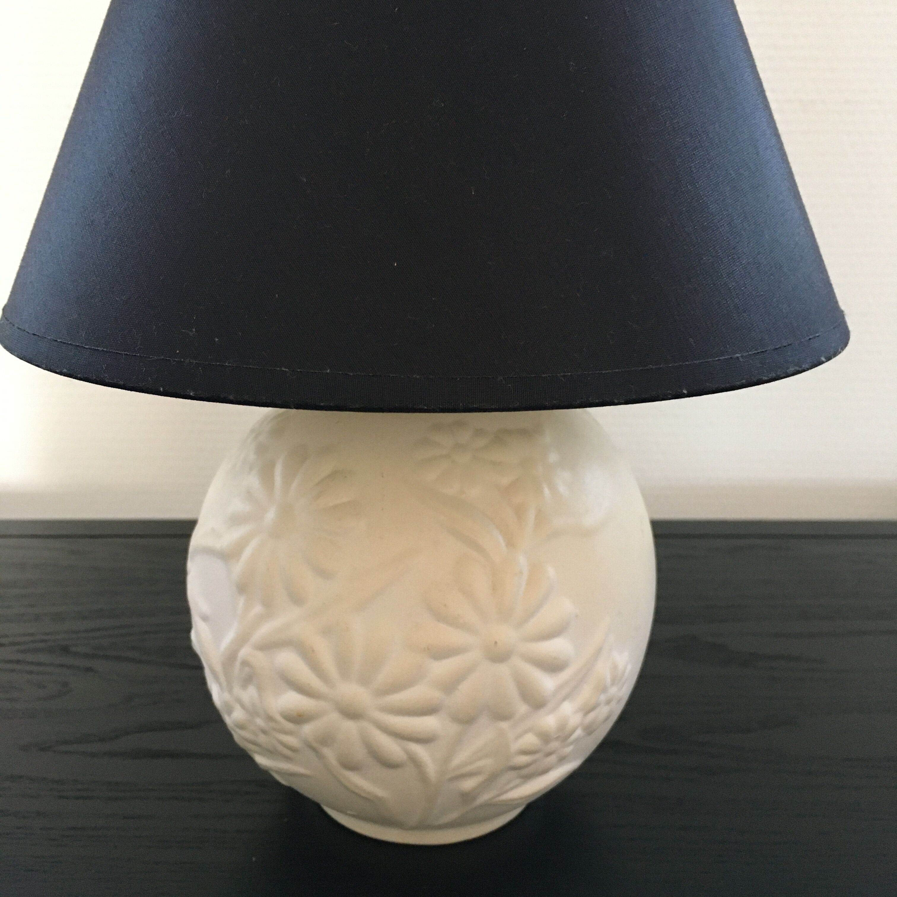 White floral decor lamp
