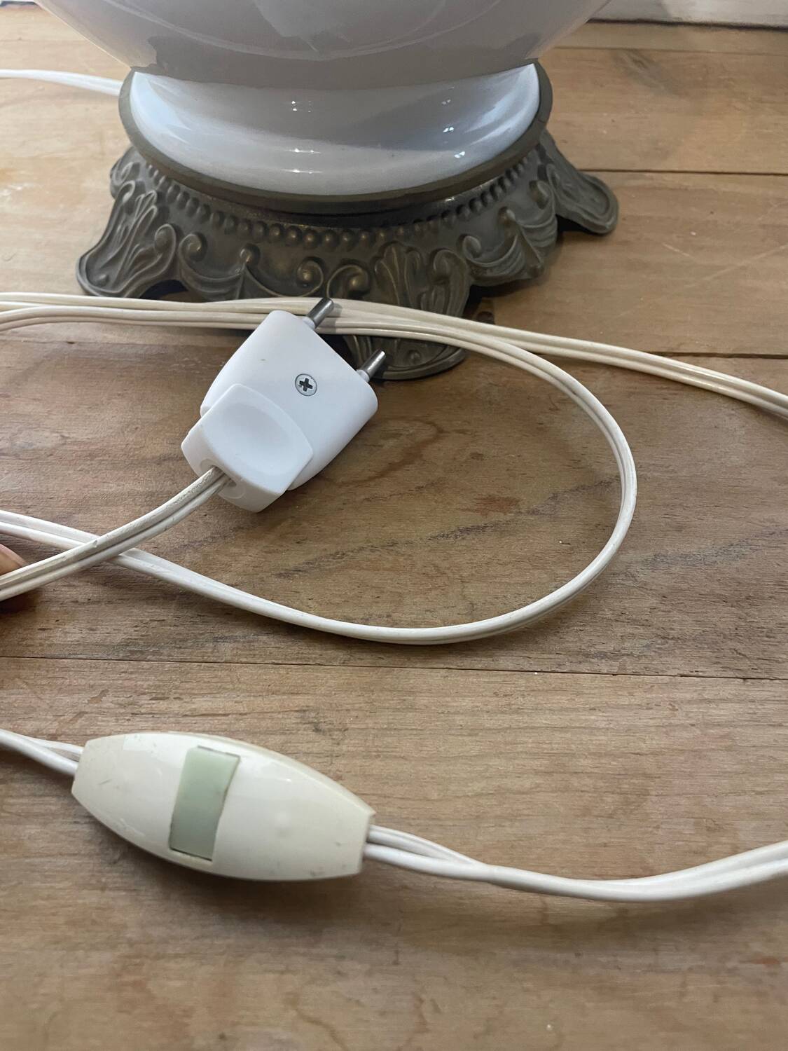 Old Napoleon 3 globe electrified oil lamp in opaline