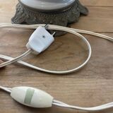 Ancienne lampe à pétrole éclectrifié Napoleon 3 globe en opaline
