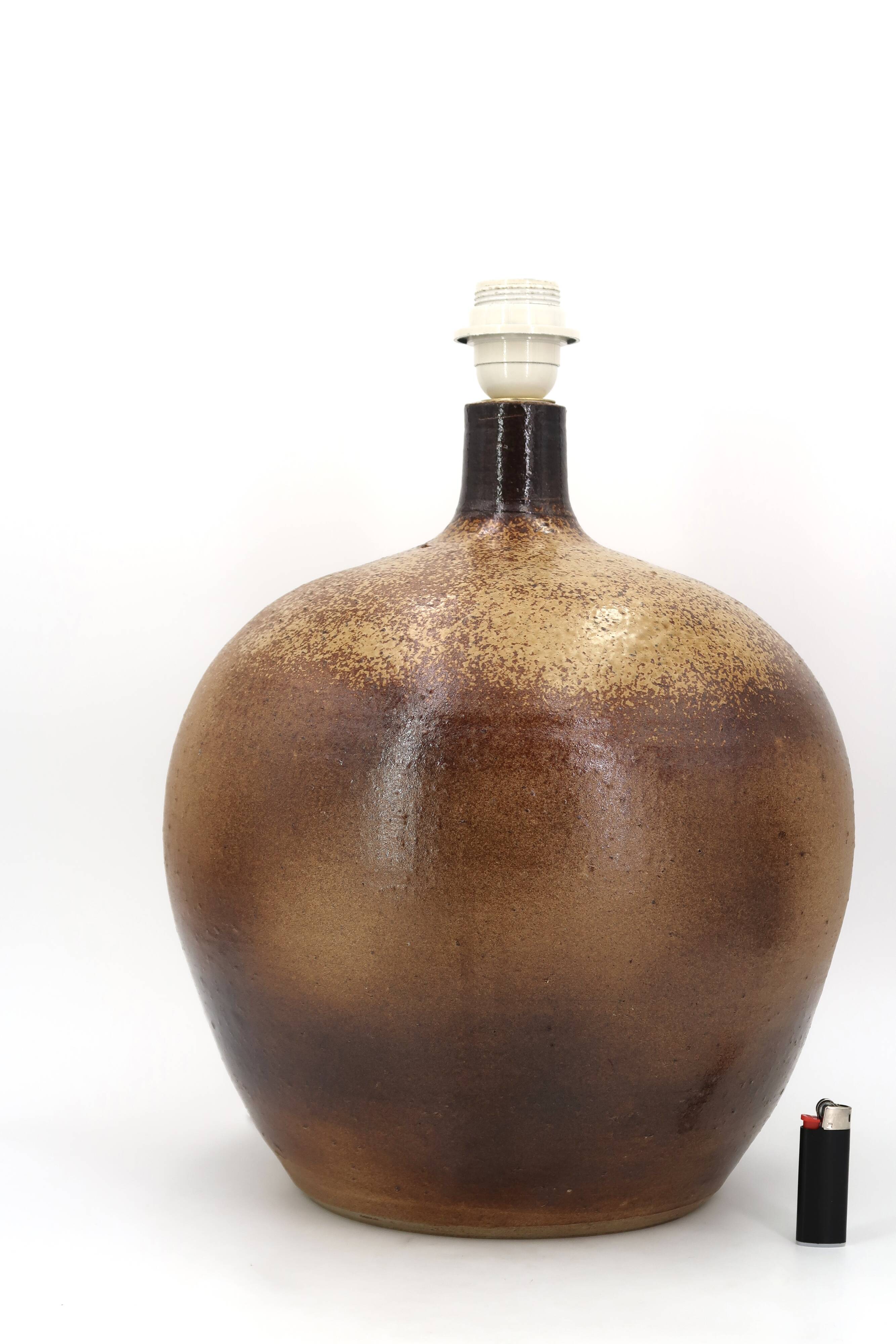 Impressive brown ceramic ball lamp from the 1970s.
