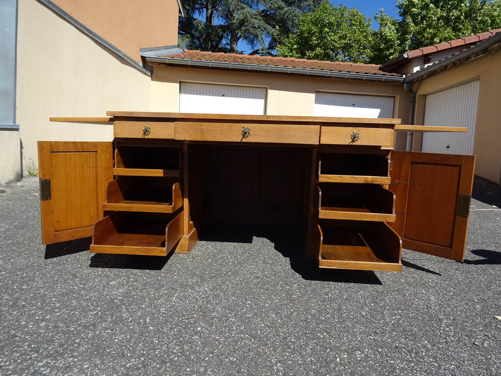 Minister's office with double boxes and tablets 30/40