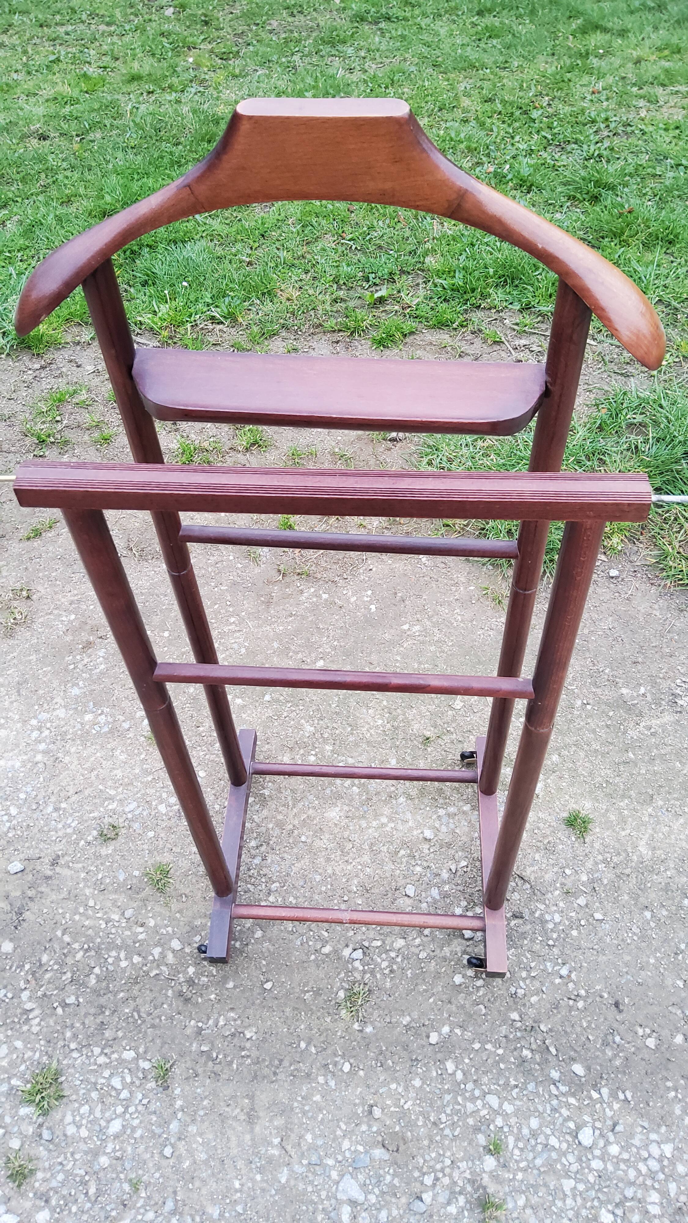 Chamber valet in mahogany tinted beech from the 70s with castors