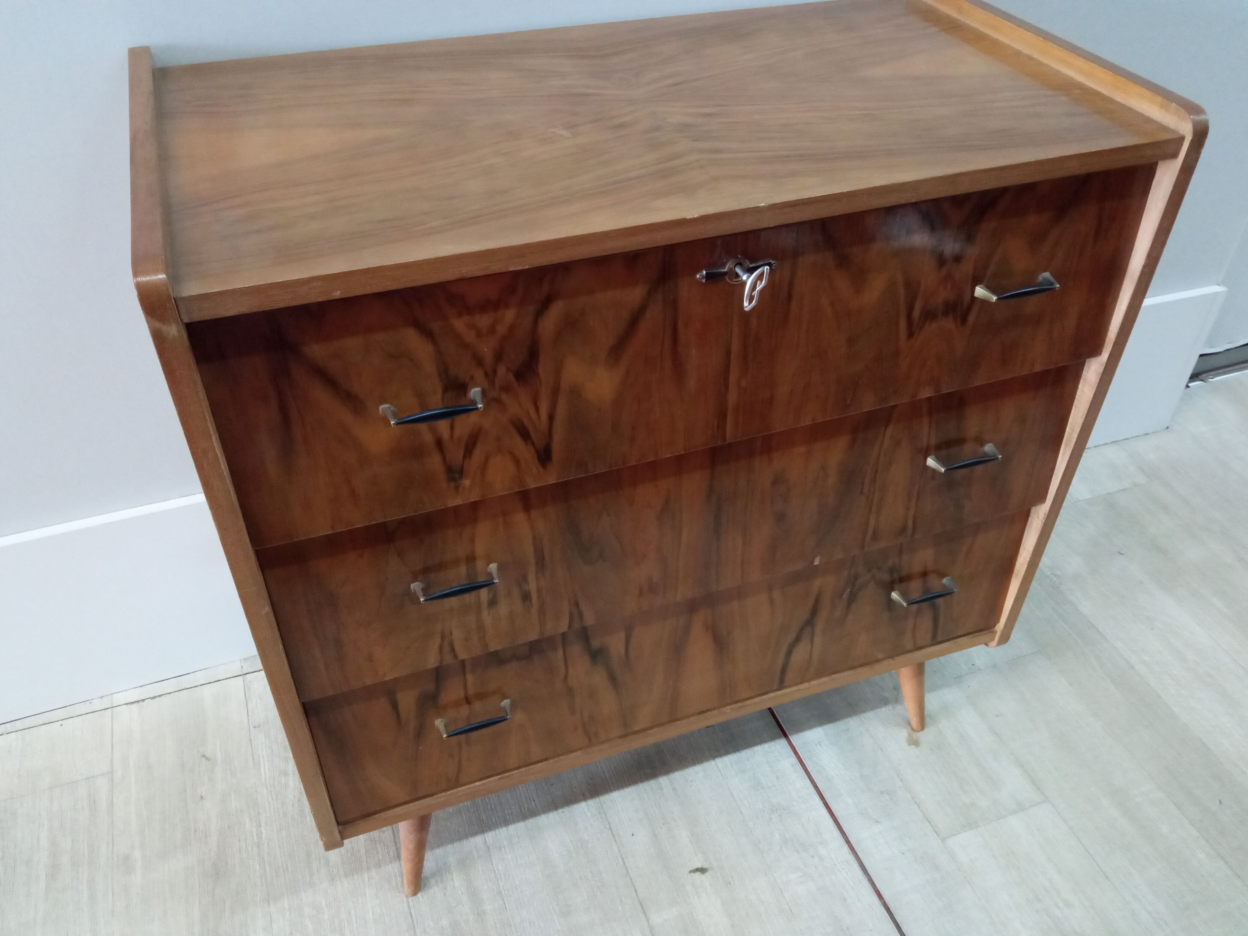 Commodity vintage feet compass