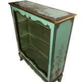 Venetian-style wooden lace-up with bouquets of flowers